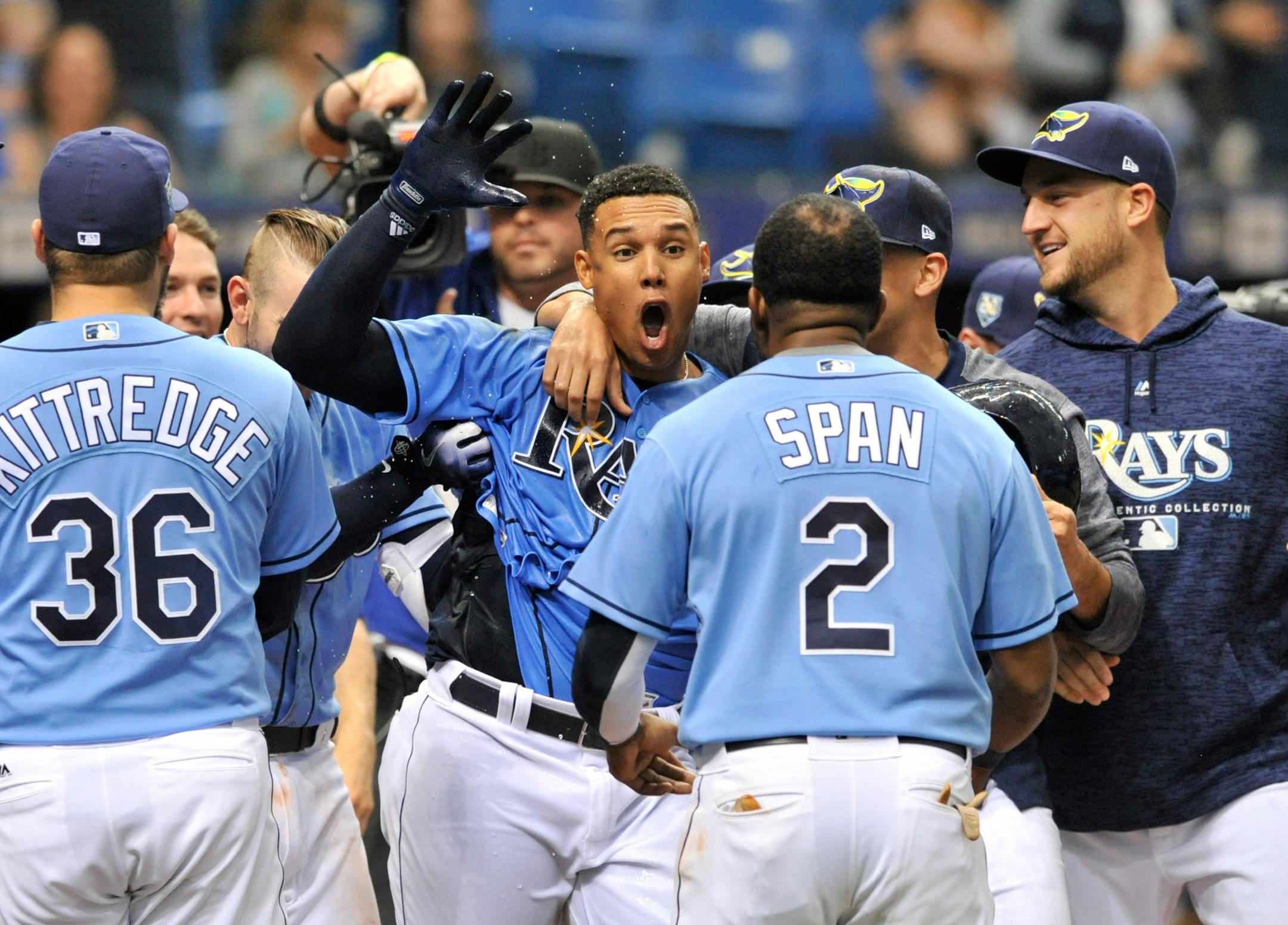 The Rays' Carlos Gomez, center, celebrated with teammates after hitting a two-run walkoff homer off Twins reliever Addison Reed in the ninth inning Sunday, giving Tampa Bay an 8-6 victory.