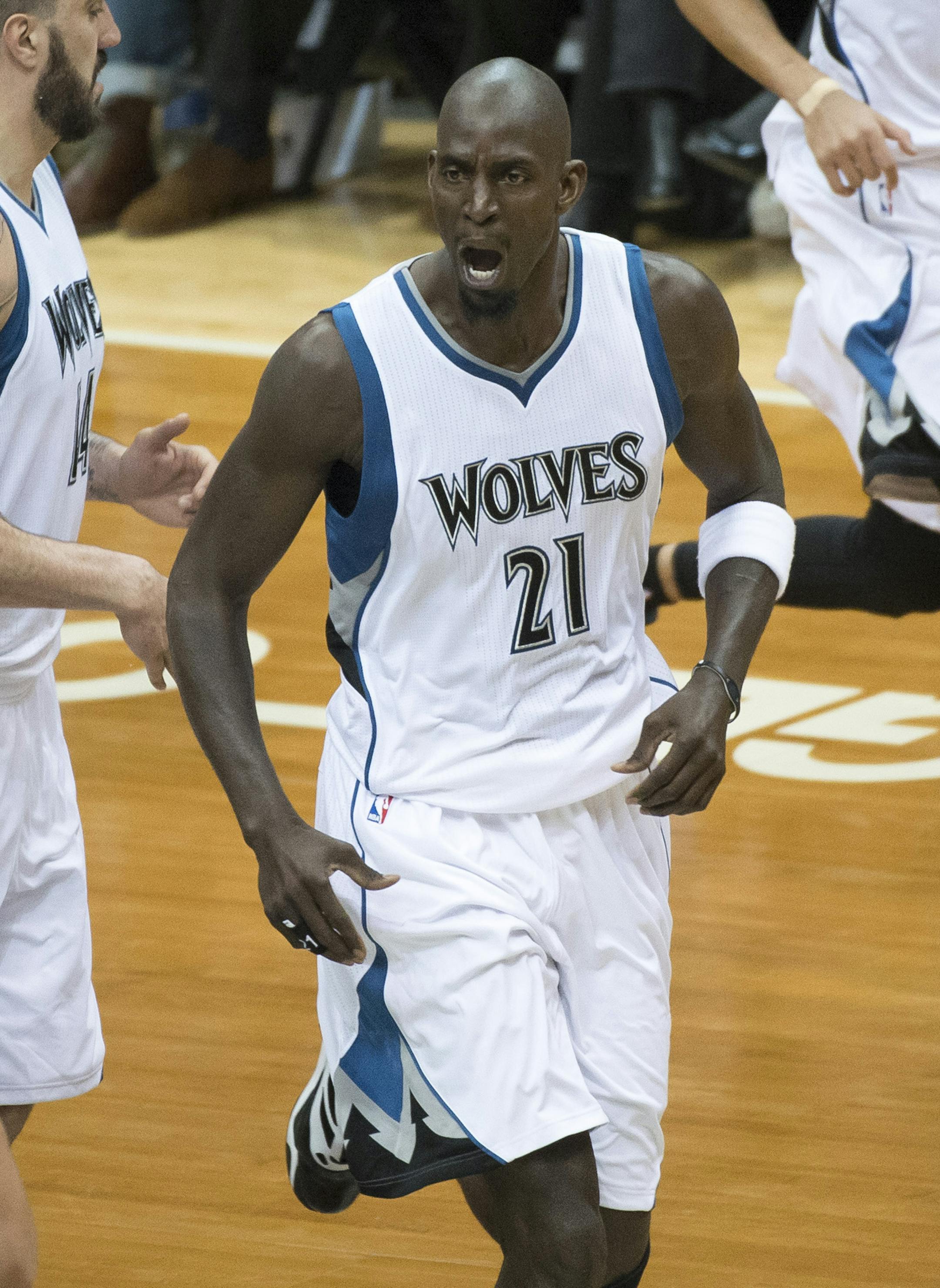 Minnesota Timberwolves forward Kevin Garnett (21) shows intensity after he scored his first jump shot after returning to the Timberwolves during the second period of Wednesday night's game against the Washington Wizards. ] (Aaron Lavinsky | StarTribune) The Minnesota Timberwolves play the Washington Wizards on Wednesday, Feb. 25, 2015 at Target Center. ORG XMIT: MIN1502252020464322