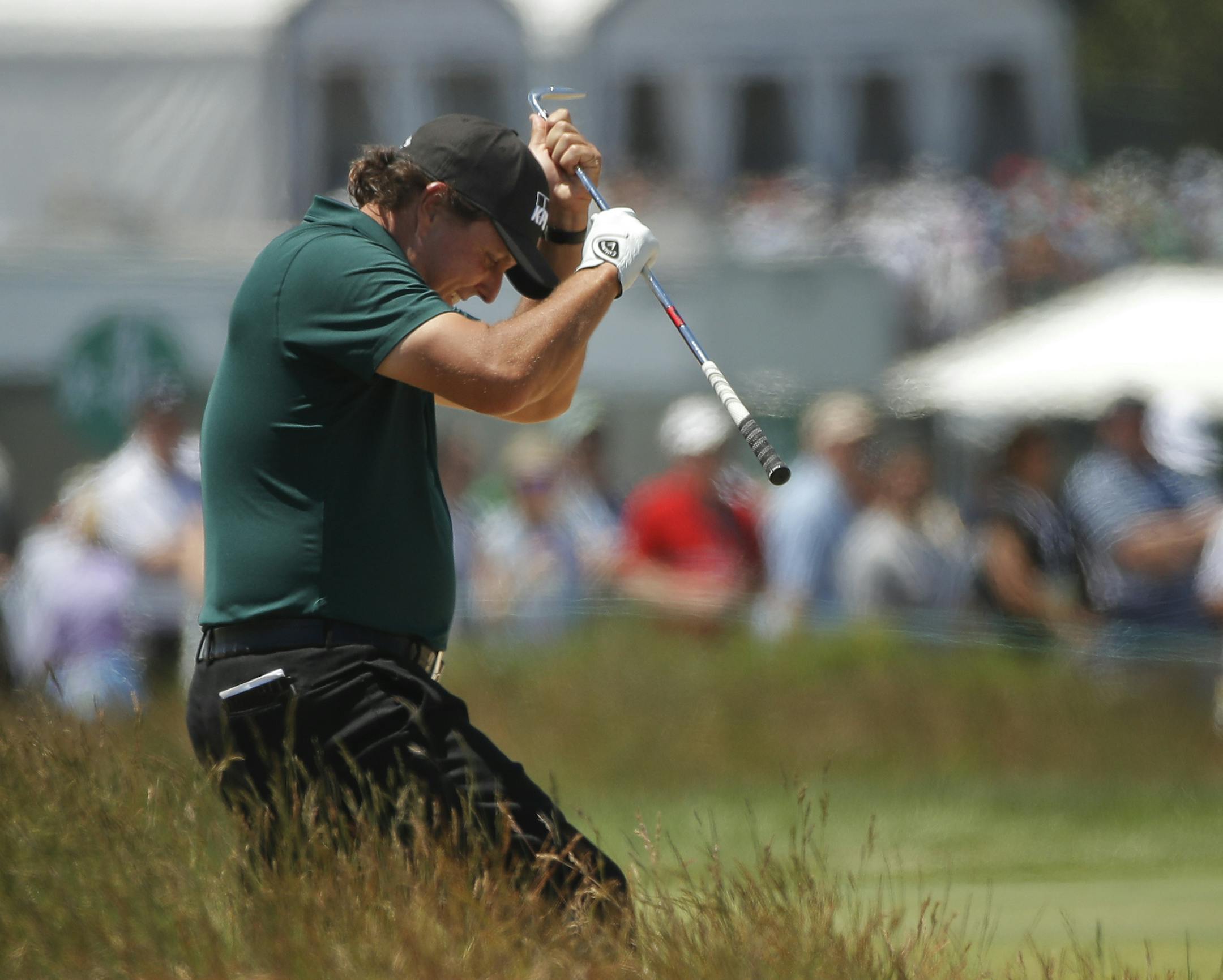 Phil Mickelson reacts to a shot from the fescue on the fifth hole during the third round of the U.S. Open Golf Championship, Saturday, June 16, 2018, in Southampton, N.Y. (AP Photo/Carolyn Kaster)