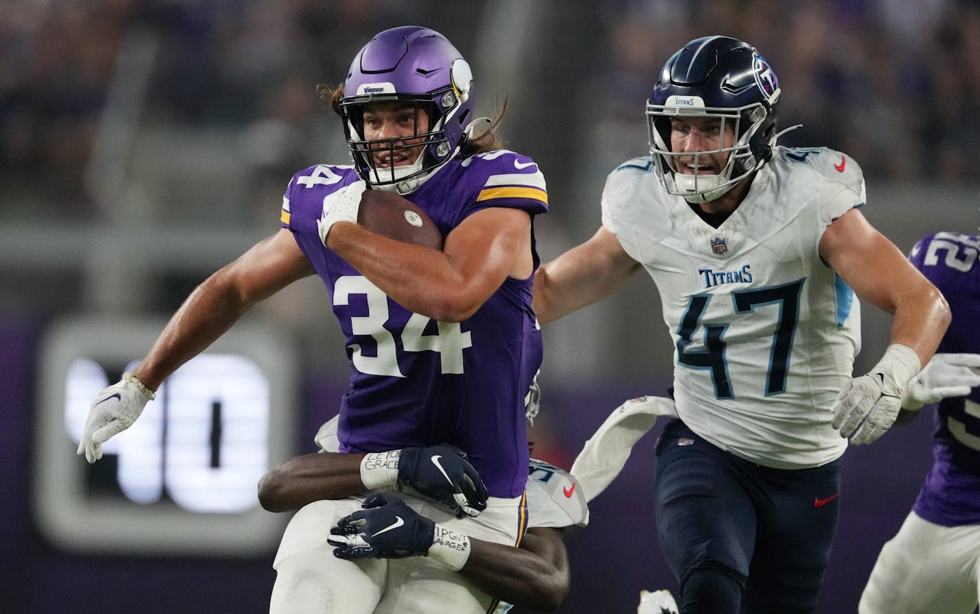 Vikings tight end Nick Muse gains yards in the second quarter against the Titans on Saturday.