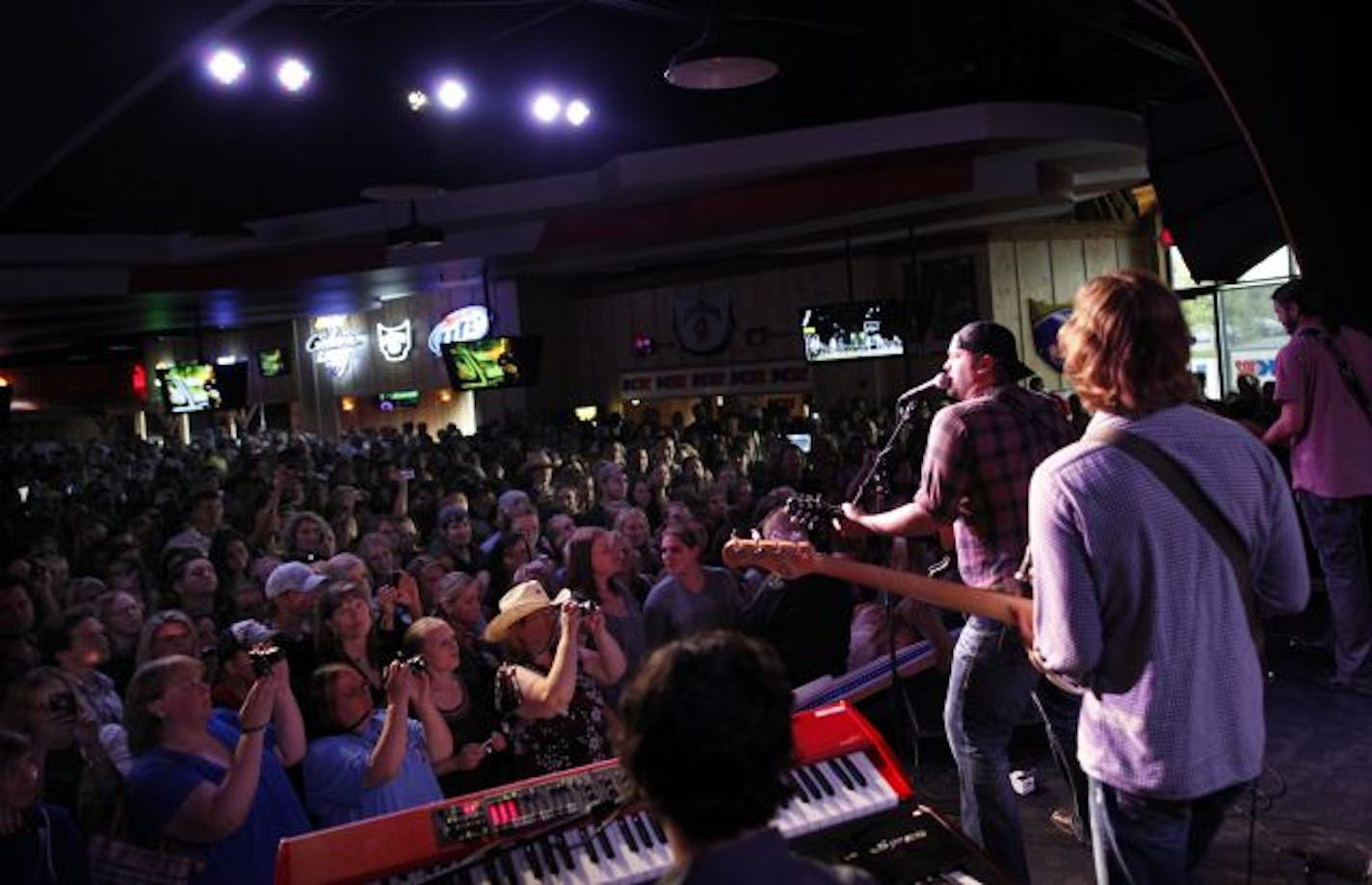 Lee Brice and his band performed in front of a packed house Tuesday night at Toby Keith's I Love This Bar & Grill in St. Louis Park.