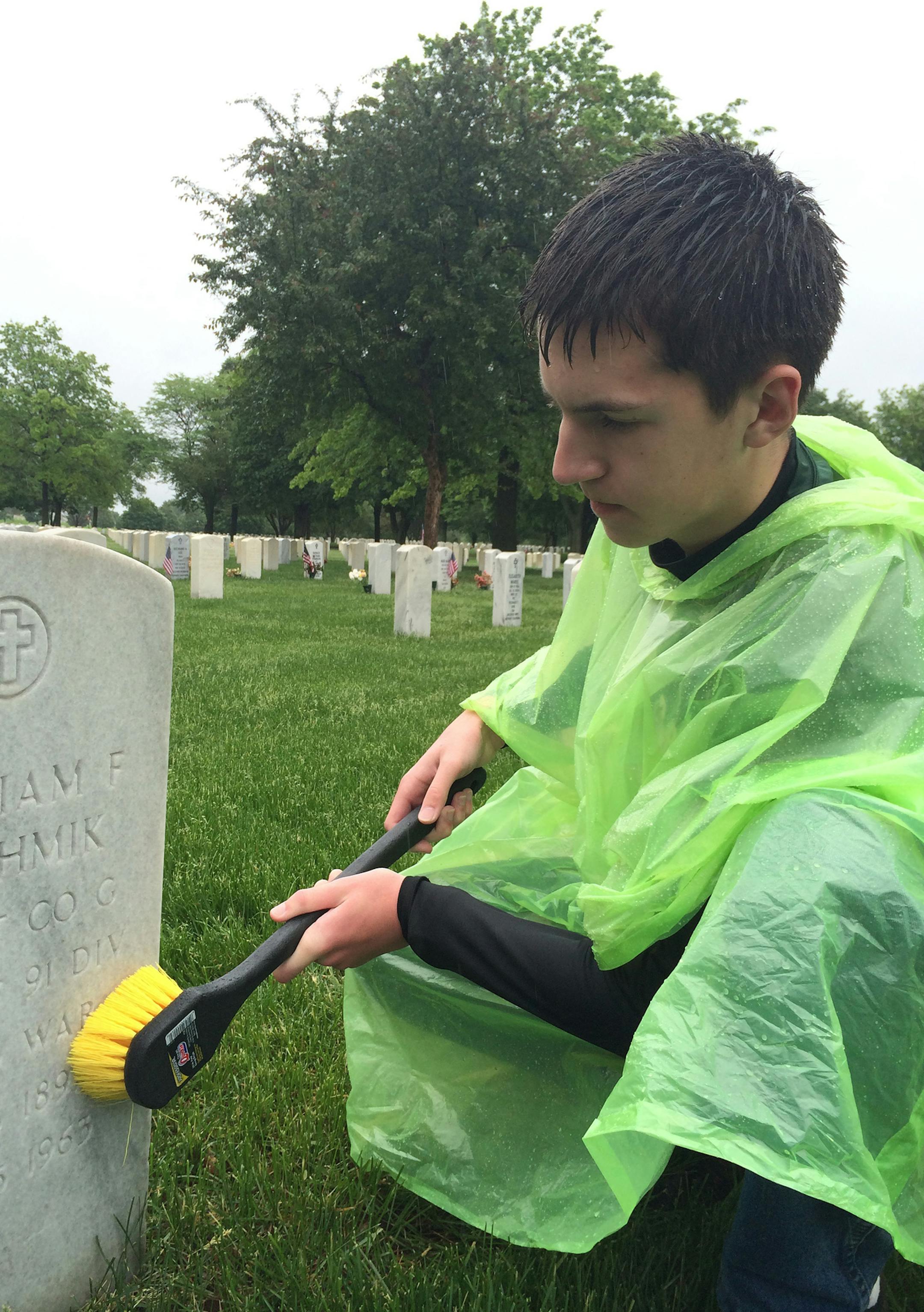 Eagan Eagle Scout scouring headstones of vets Photo by Erin Adler