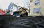 DAVID JOLES &#x2022; djoles@startribune.com Minneapolis, MN - Oct. 30, 2007 - A front end loader moves around black dirt outside a home near 28th St. 
