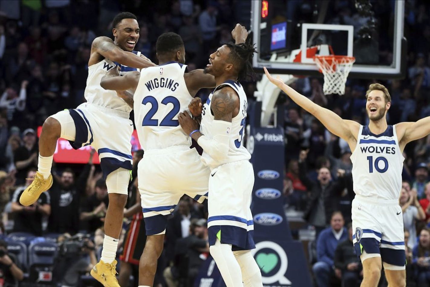 Wiggins (22) is swarmed by teammates after his third straight 3-pointer.