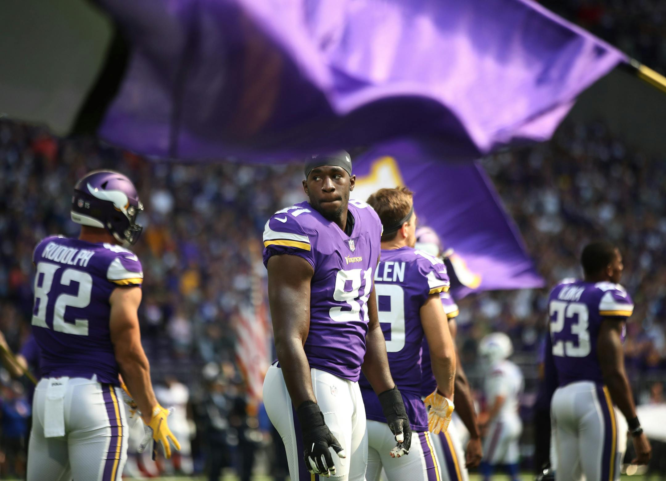 Minnesota Vikings defensive end Stephen Weatherly (91) ran on the field during the defense introduction at US Bank Stadium Sunday September 23, 2018 in Minneapolis, MN. ] JERRY HOLT ï jerry.holt@startribune.com