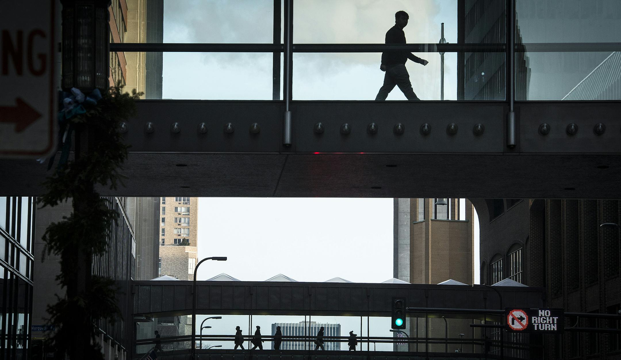 Foot traffic passed through skyways above 8th Street South in downtown Minneapolis on Wednesday, Jan. 13, 2016. ] (AARON LAVINSKY/STAR TRIBUNE) aaron.lavinsky@startribune.com A look at the Minneapolis Skyway system which we take for granted. Photographed January, 2016. ORG XMIT: MIN1601172332461947