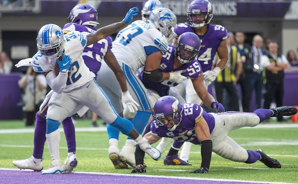 Detroit Lions running back D'Andre Swift (32) broke a tackle of Minnesota Vikings safety Harrison Smith (22) scoring in the fourth quarter.] Jerry Hol