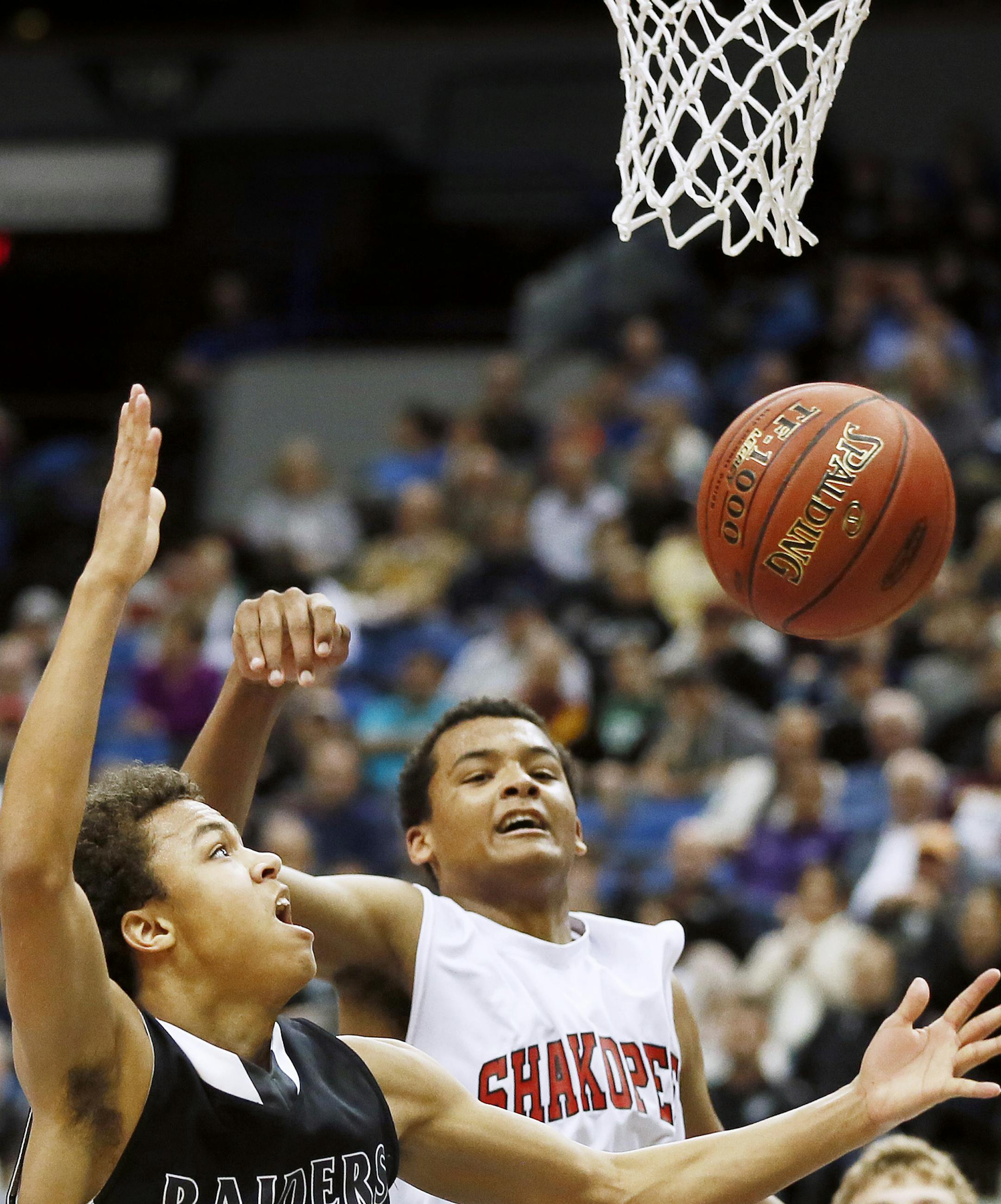 Steffon Mitchell right of Shkakopee blocked Quinn Johnson shot of Roseville in the second half. Shakopee beat Roseville 64-53 in 4A quarterfinal action at Target Center March 11, 2015 in Minneapolis m Minnesota. ] Jerry Holt/ Jerry.Holt@Startribune.com