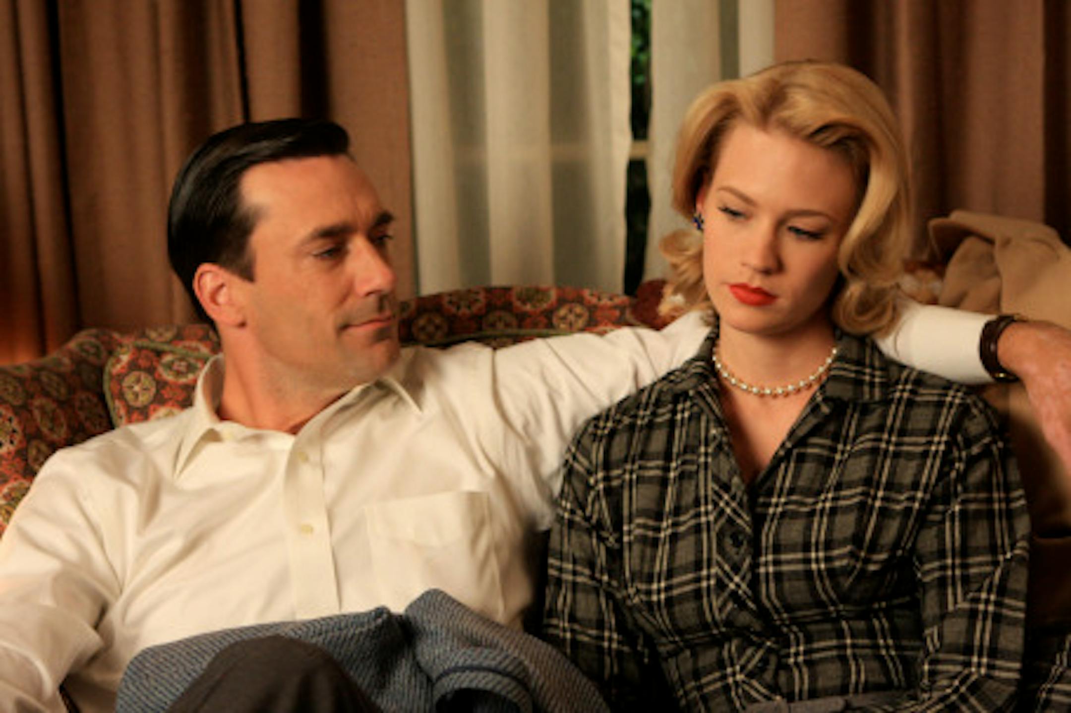 (photo credit: ' 2008 Carin Baer/AMC)    CAPTION: Don Draper (Jon Hamm) and wife Betty Draper  (January Jones) in "Mad Men." second season.