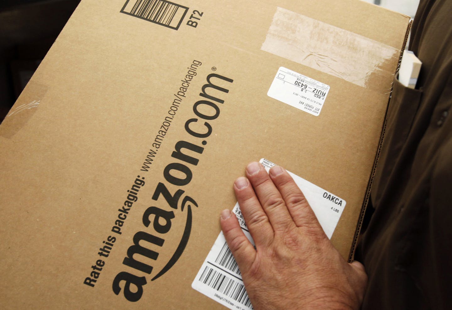 Amazon.com plans to build an 820,000 square-foot facility that is expected to bring 1,000 full-time jobs to Shakopee.