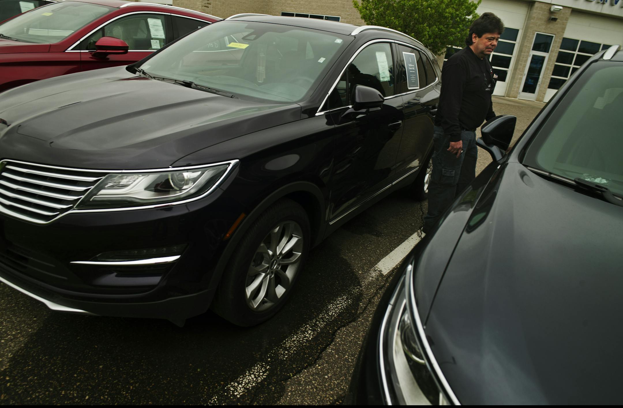 At Inver Grove Ford Lincoln, Mike Romnes checked out a Lincoln MKC, a luxury crossover, as potential purchase for his wife .] Richard Tsong-Taatarii/rtsong-taatarii@startribune.com