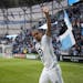 Minnesota United midfielder Osvaldo Alonso (6) acknowledged supporters after the end of Saturday night&#xd5;s game against New York City. ] Aaron Lavi