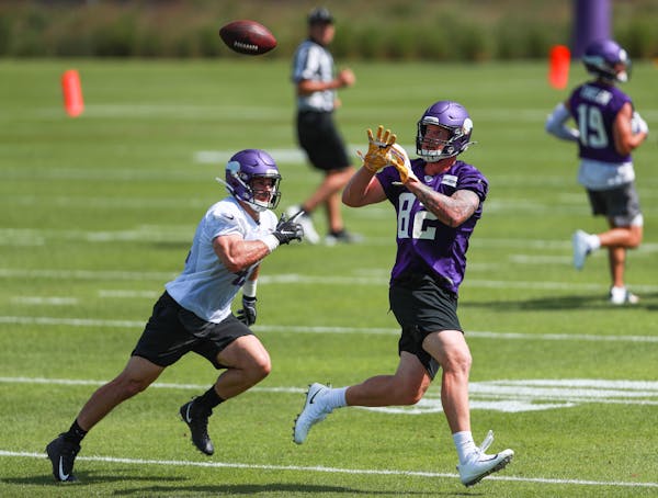 Vikings tight end Kyle Rudolph reached out to catch a pass during practice on Friday.