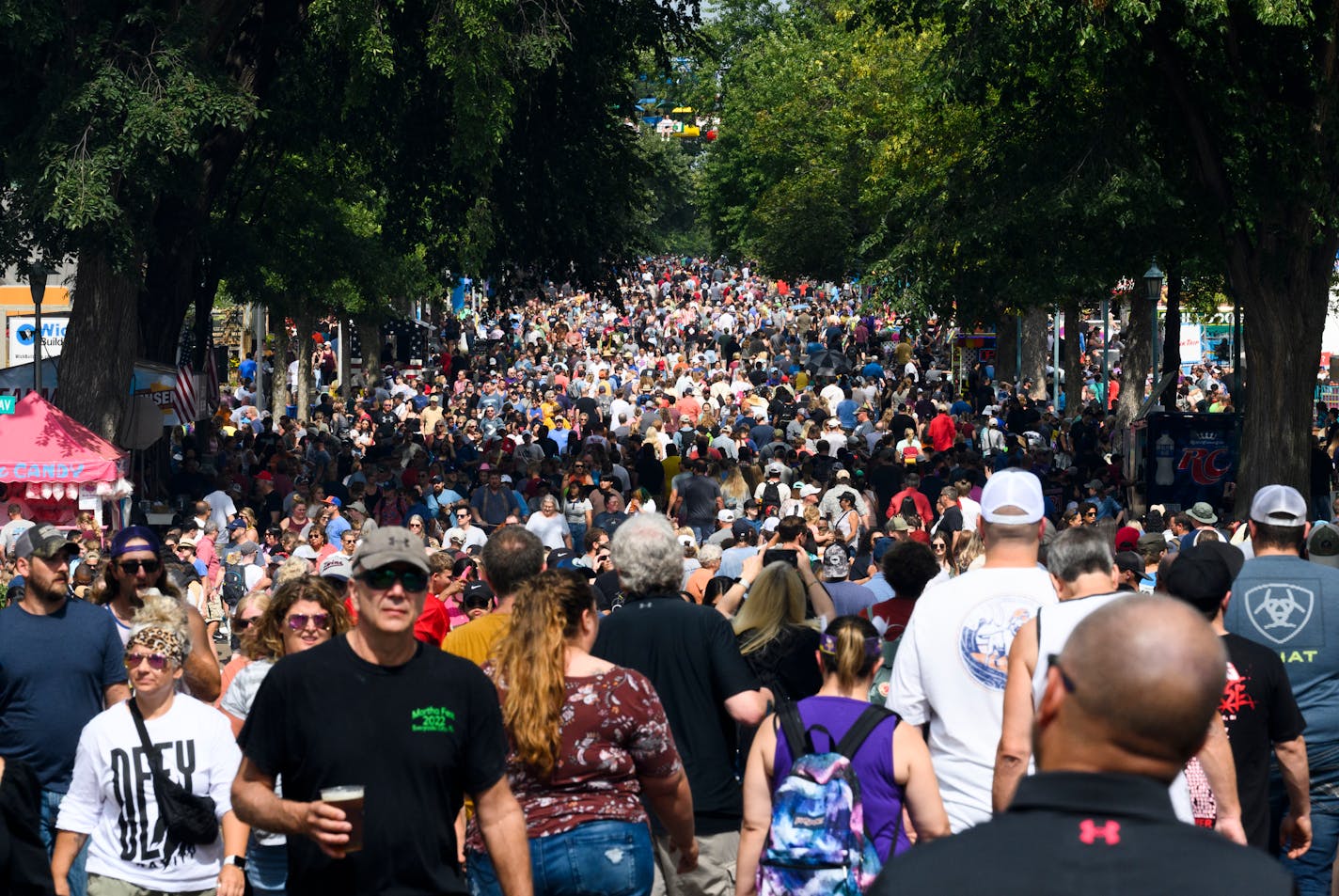 Thousands of people fill Underwood street Monday, Sept. 5, 2022 during the last day of the Minnesota State Fair in Falcon Heights, Minn.. ] aaron.lavinsky@startribune.com