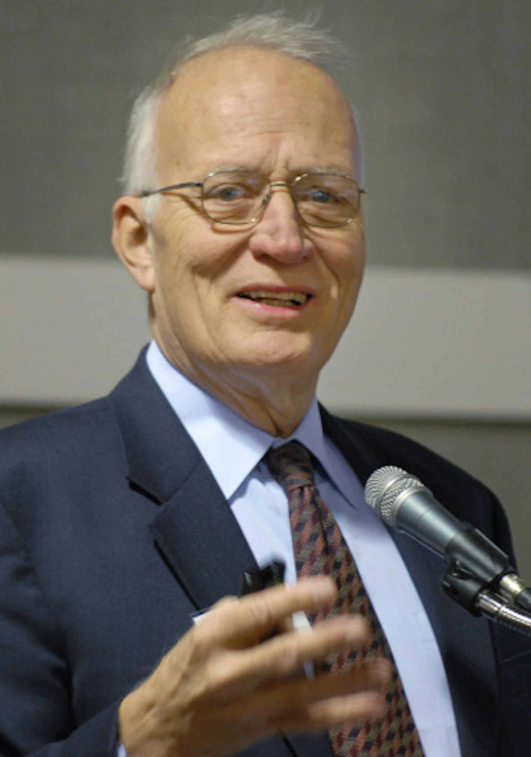 GLEN STUBBE � gstubbe@startribune.com Monday, February 12, 2007 -- Brooklyn Center, Minn. -- Sen David Durenberger, chair of the National Institute of Health Policy spoke Monday to the American Society for Quality about the interplay between technological innovation, market forces, the role of government and rising health care costs.