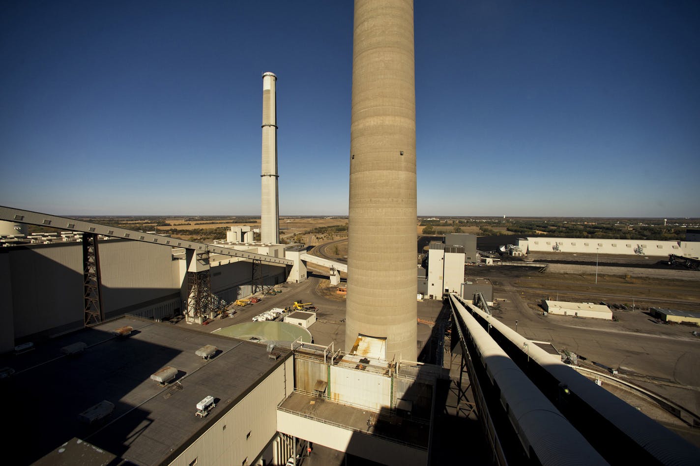 Xcel Energy got a mixed report card on its future resource plan from clean energy groups, which liked that the utility planned to close the Sherco coal-powered plants in Becker. (Glenn Stubbe/Star Tribune)