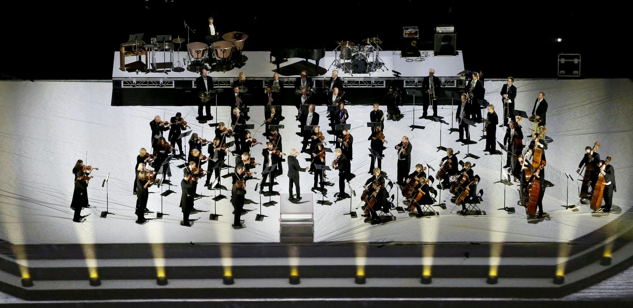 The Minnesota Orchestra performed Purple Rain as tribute to Prince during the half time show.