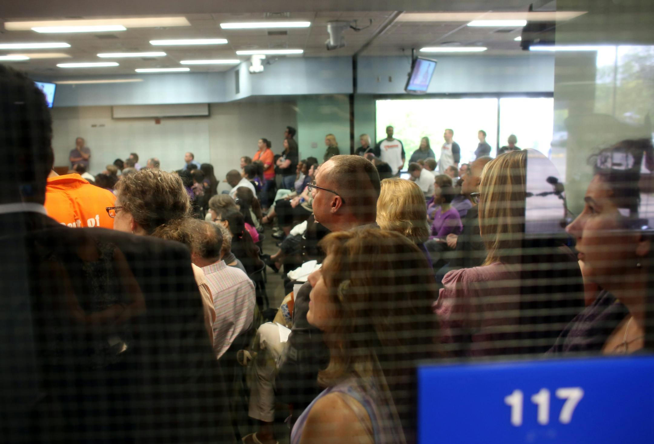 St. Paul parents, teachers and concerned citizens packed this room, the hallway and an overflow room as they listened to the public speak about racial issues involving education. ] (KYNDELL HARKNESS/STAR TRIBUNE) kyndell.harkness@startribune.com During a St. Paul School Board meeting in St. Paul, Min. Tuesday, May 20, 2014.