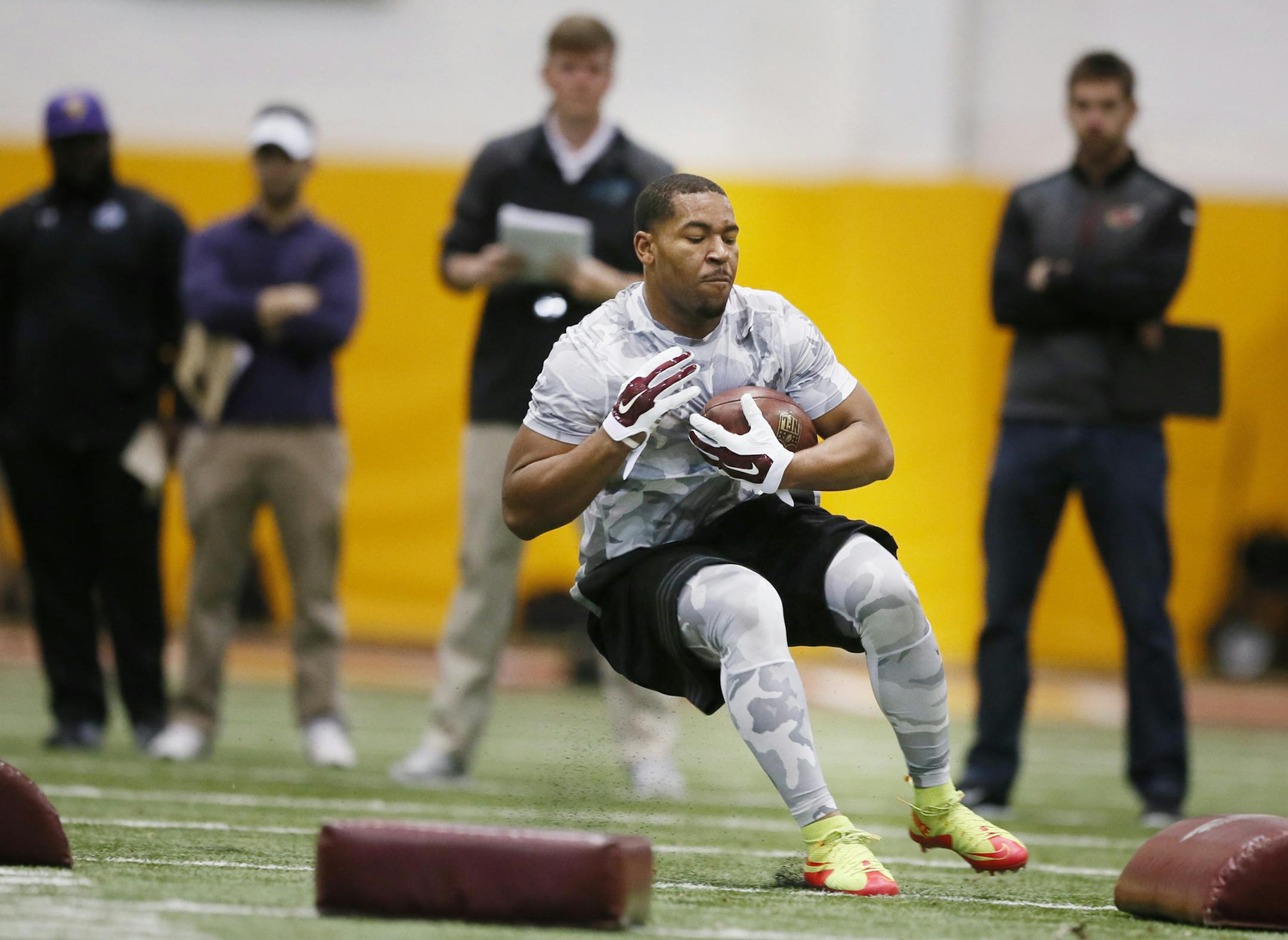 Former Gophers running back David Cobb ran through drills as NFL scouts looked on during his pro day Monday April 13, 2015 in Minneapolis, Minnesota. ] Jerry Holt/ Jerry.Holt@Startribune.com