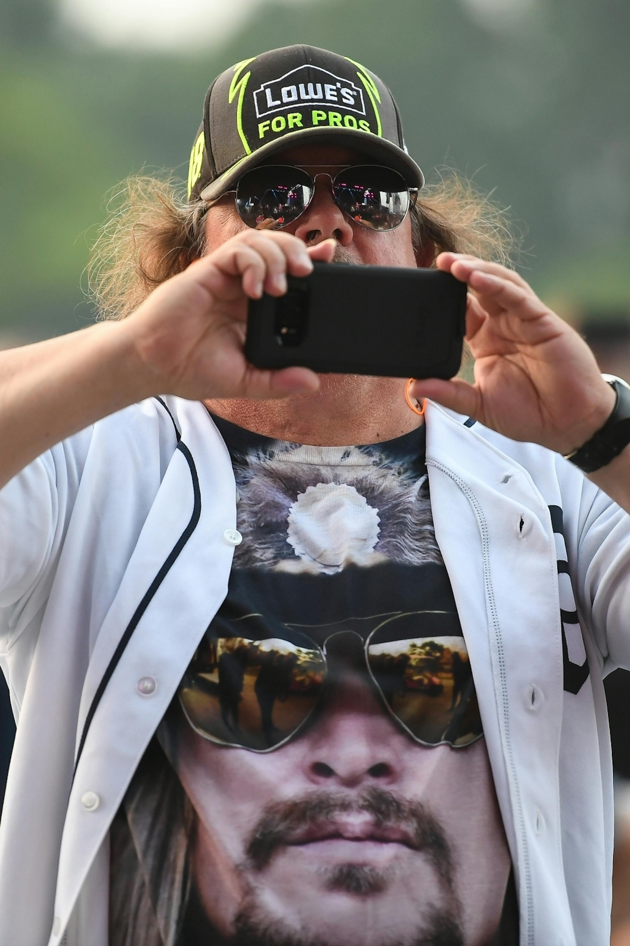 A fan took photos of Uncle Kracker during his performance Saturday night at Treasure Island.