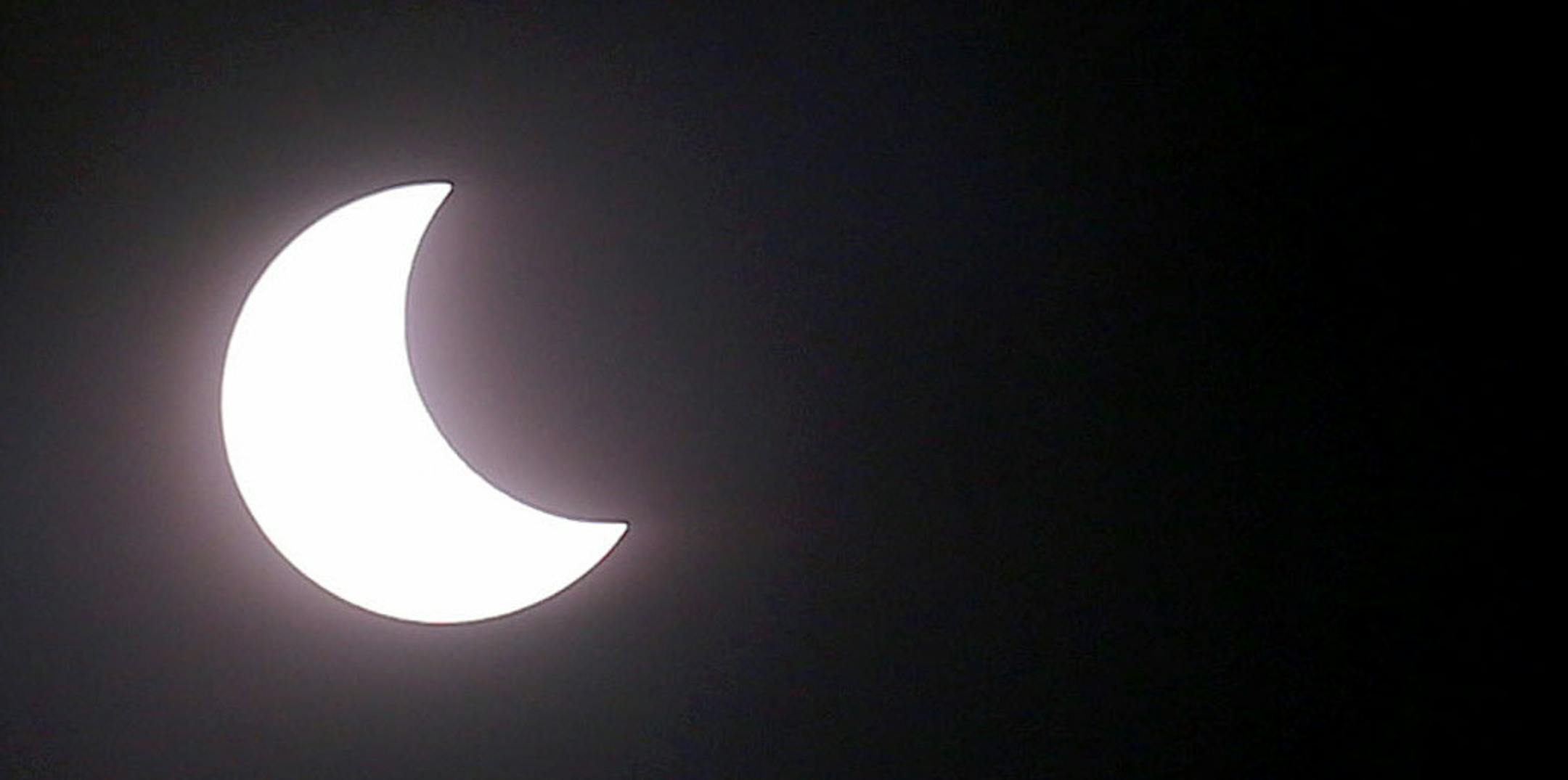 The partial solar eclipse ] (KYNDELL HARKNESS/STAR TRIBUNE) kyndell.harkness@startribune.com On the rooftop at the Tate Lab at the University of Minnesota in Minneapolis Min., Thursday, October 23, 2014.