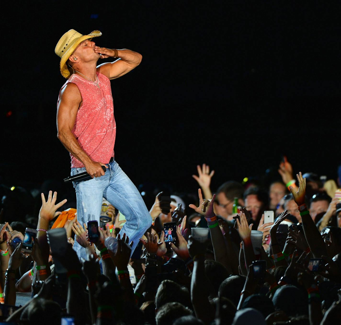 Kenny Chesney plays U.S. Bank Stadium on Saturday.