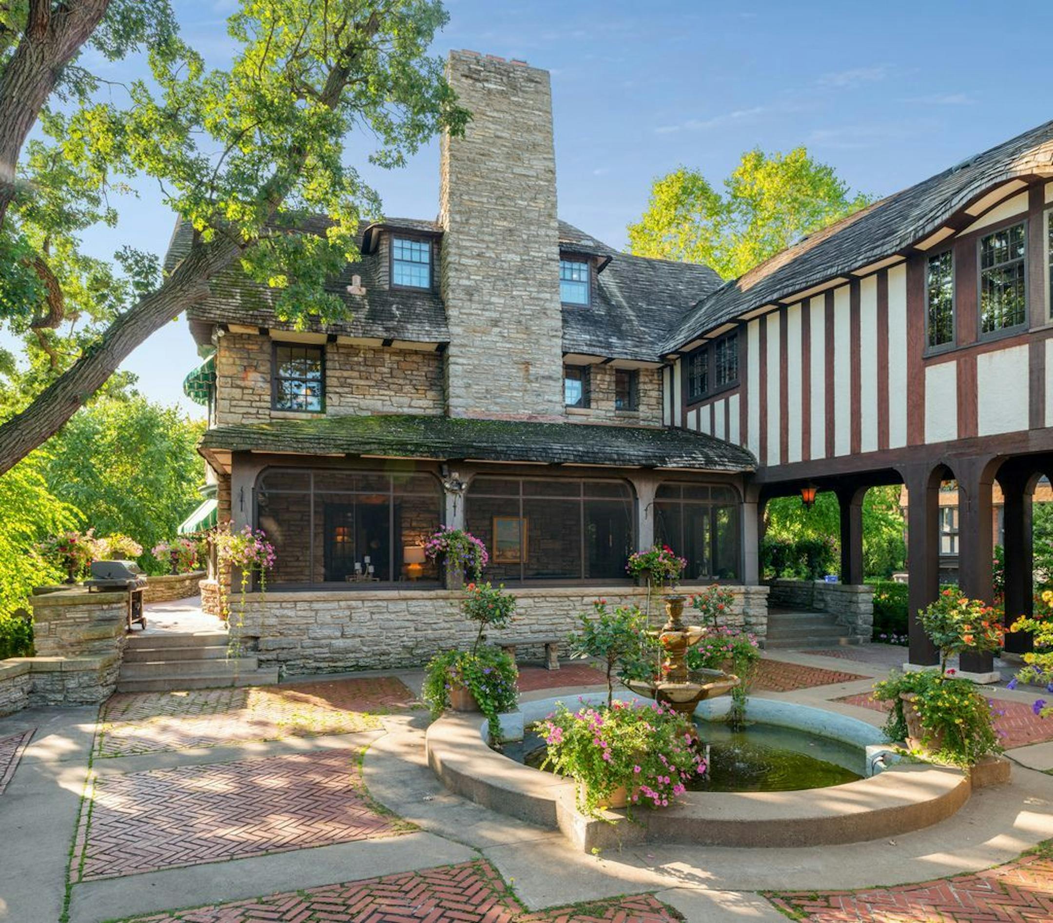 There's a fountain between the two halves of the double house.
