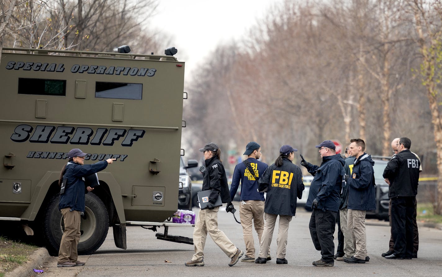 Law enforcement at a scene on the 3700 block of N Dupont Ave Thursday, April 27, 2023, in Minneapolis, Minn. ] CARLOS GONZALEZ • carlos.gonzalez@startribune.com.