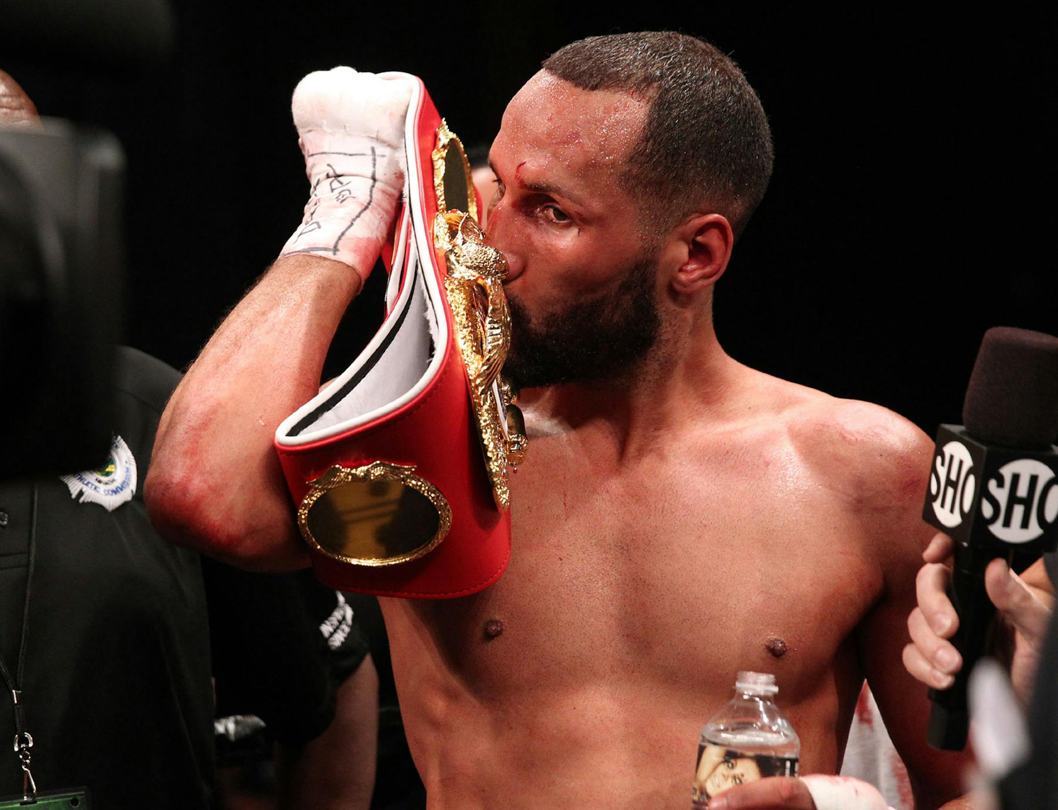 James DeGale regained his IBF super middleweight championship belt with a unanimous decision over reigning champion Caleb Truax on Saturday, April 7, 2018 at the Hard Rock Hotel in Las Vegas.
Mayweather Promotions/Chris Farina