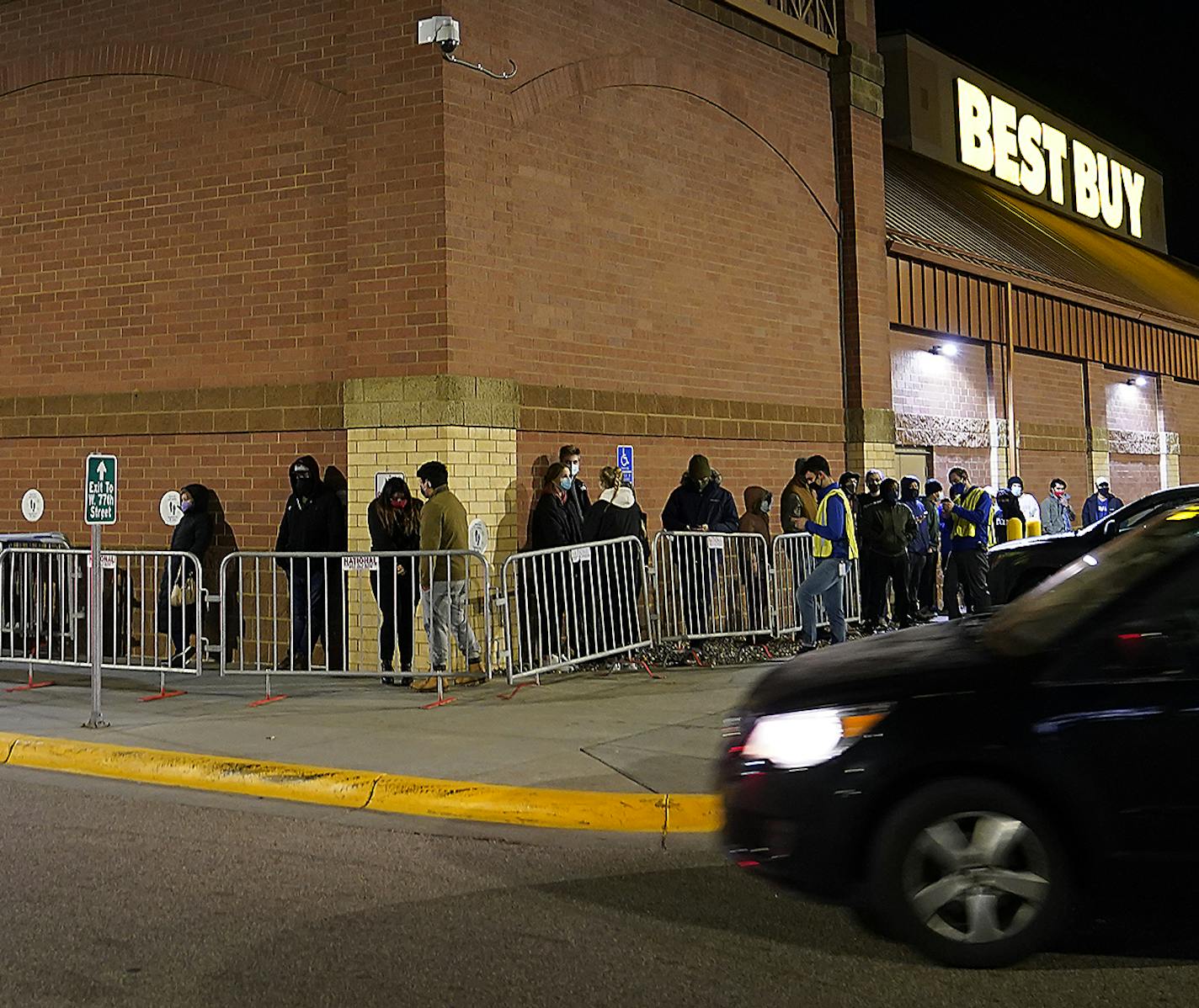 A line of Black Friday shoppers snakes around a corner outside Best Buy for the electronics retailer's early 5 a.m. opening Friday in Richfield. ] DAVID JOLES • david.joles@startribune.com Friday, Nov. 27, 2020 in Richfield, MN With many consumers worried about the spread of the coronavirus and most stores offering holiday deals early and online, how will this year's Black Friday look? Will people venture to brick-and-mortar stores? Will there be lines?