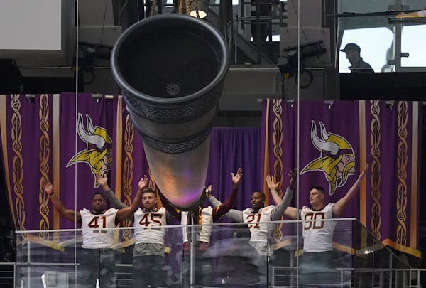 Members of the Minnesota Golden Gophers football team led the Skol chant ahead of Sunday's game between the Minnesota Vikings and the Detroit Lions. ]