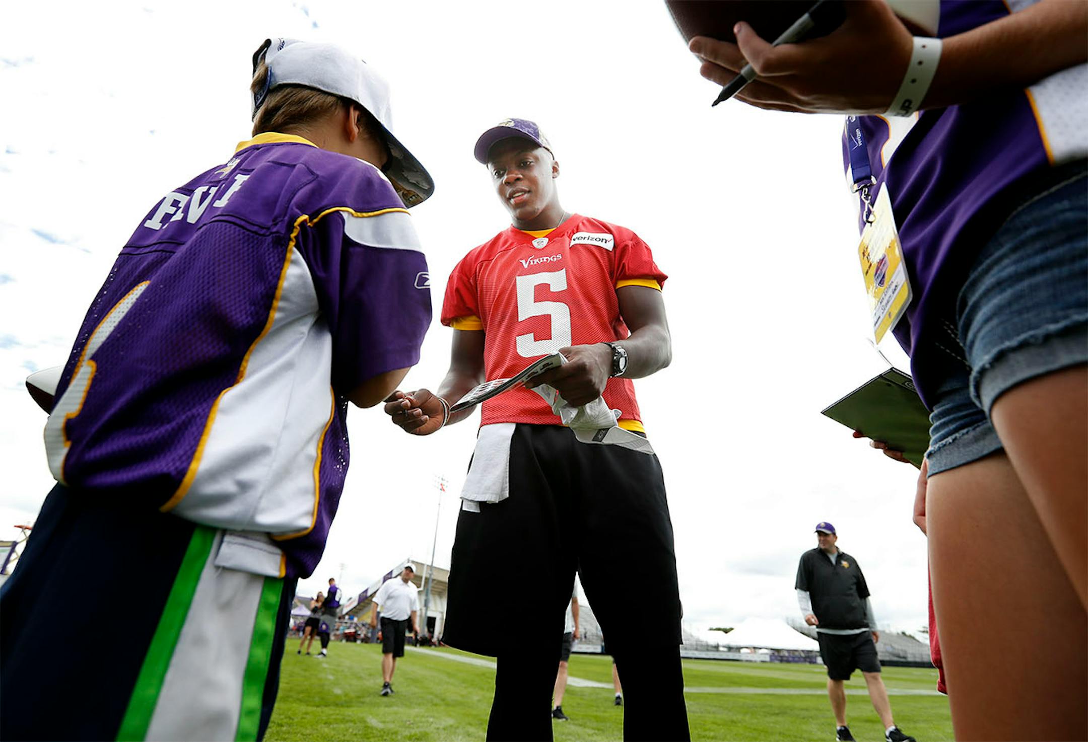 Minnesota Vikings quarterback Teddy Bridgewater signed autographs after the morning practice. ] CARLOS GONZALEZ cgonzalez@startribune.com - July 29, 2016, Mankato, MN, Minnesota State University, Mankato, Minnesota Vikings Training Camp