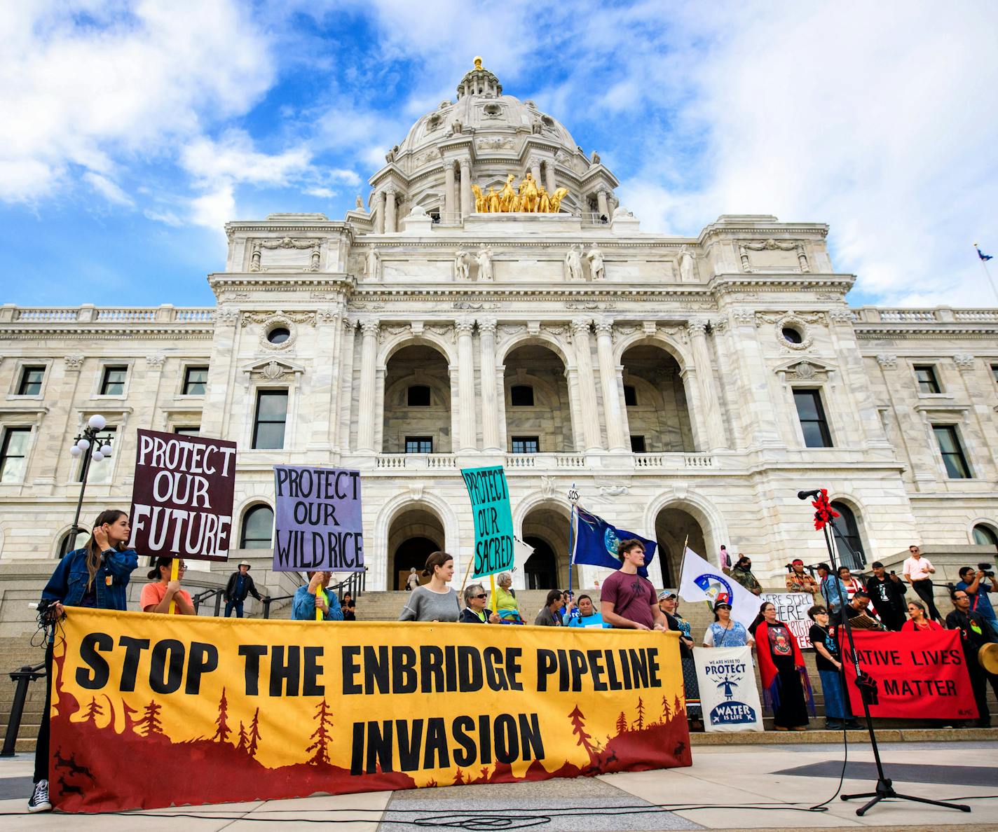 Pipeline opponents rallied on the steps of the State Capitol to oppose the proposed Enbridge Line 3 tar sands pipeline expansion. ] GLEN STUBBE &#xef; glen.stubbe@startribune.com Thursday, September 28, 2017