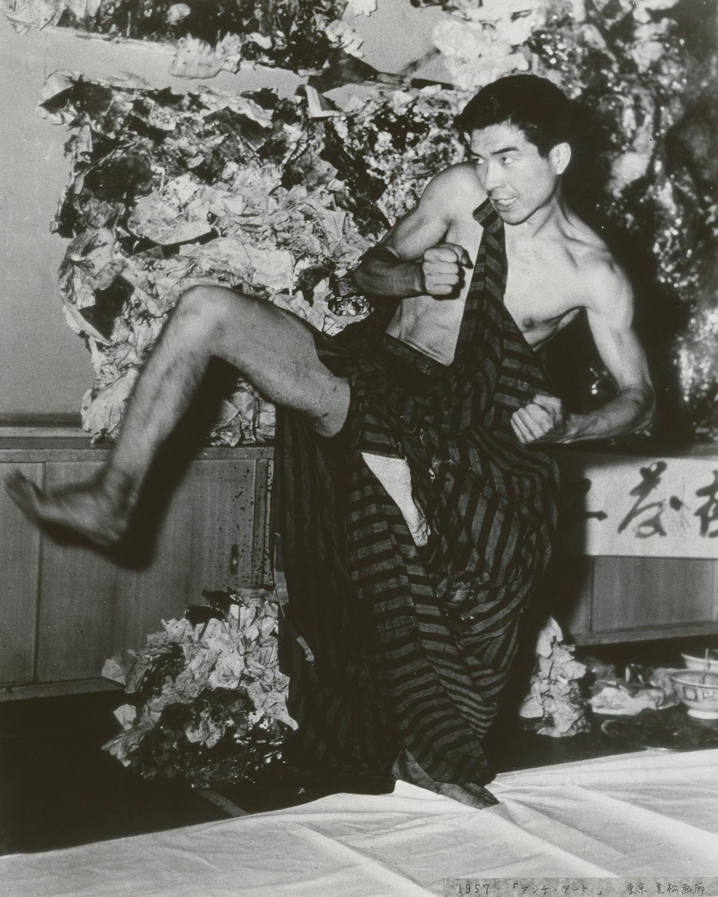 Artist Tetsumi Kudo at Mimatsu Shobo Gallery,1958