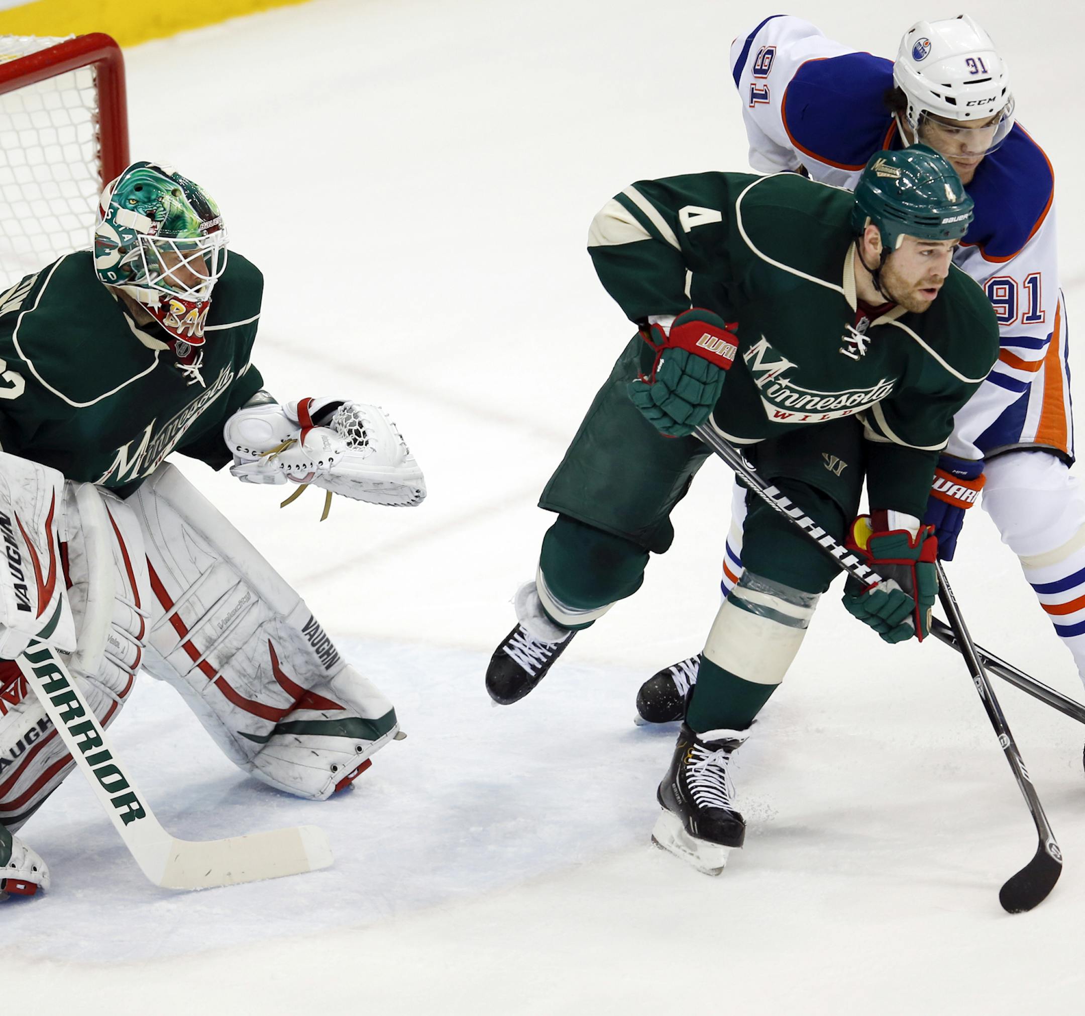 The Edmonton Oilers Magnus Paajarvi (91) blocks the view of Minnesota Wild goalie Niklas Backstrom (32) an instant before Edmonton scored its 3rd first period goal and Backstrom was pulled Friday, April 26, 2013, at the Xcel Energy Center in St. Paul, MN.](DAVID JOLES/STARTRIBUNE) djoles@startribune.com Edmonton Oilers at the Minnesota Wild Friday, April 26, 2013, at the Xcel Energy Center in St. Paul, MN.