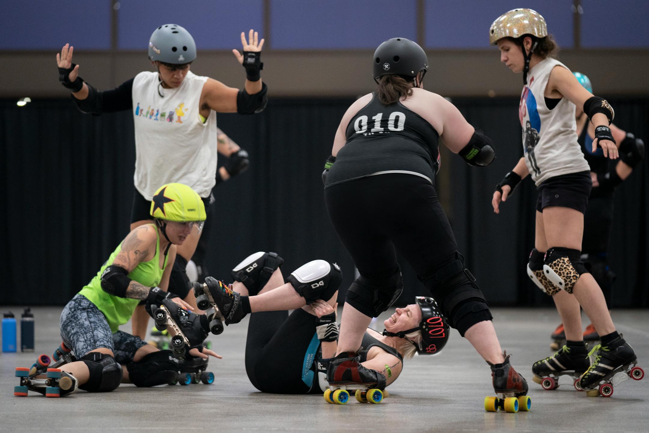Skater Val Kyrie takes an injury to the knee during practice in the Roy Wilkins Auditorium on Thursday, Nov. 9, 2023 in St. Paul, Minn. The four Minnesota Roller Derby teams will face each other Saturday, with Bodies of Water v.s. the Roller Vortex and the Maul Rats v.s. Wednesday Warnings ] Angelina Katsanis • angelina.katsanis@startribune.com