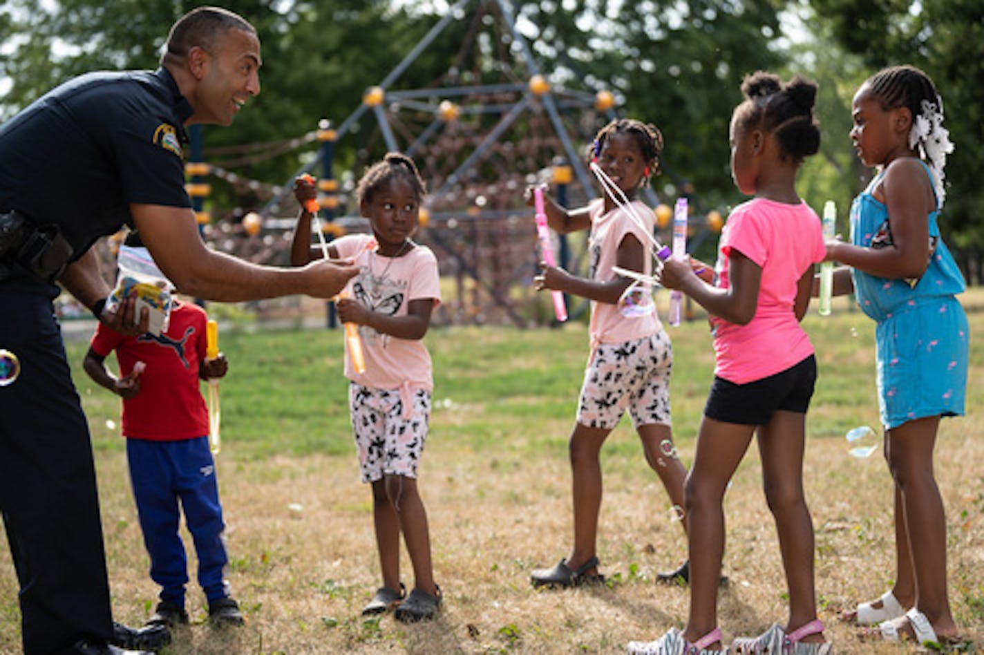 St. Paul Police Commander Salim Omari handed out candy at a National Night Out event at Central Village Park on Tuesday, Aug. 2, 2022 in St. Paul, Minn. ] RENEE JONES SCHNEIDER • renee.jones@startribune.com