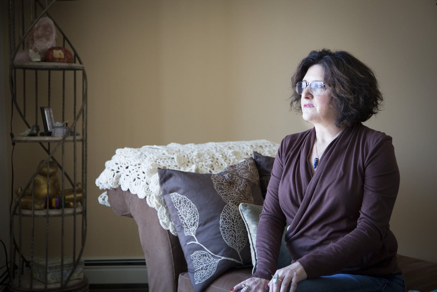 Roberta Brown photographed on Tuesday, January 12, 2015, in Minnetonka, Minn.] RENEE JONES SCHNEIDER &#xef; reneejones@startribune.com Brown makes too much money to qualify for Medicaid, but she can't afford the $200 a month required to buy private health insurance.