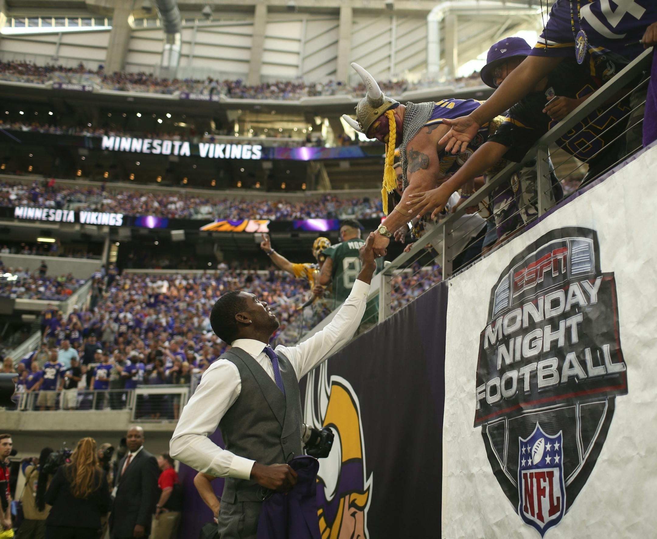 Former Viking Randy Moss said hello to his former touchdown celebration cohort, Syd Davy, while walking off the field before Monday night's game.