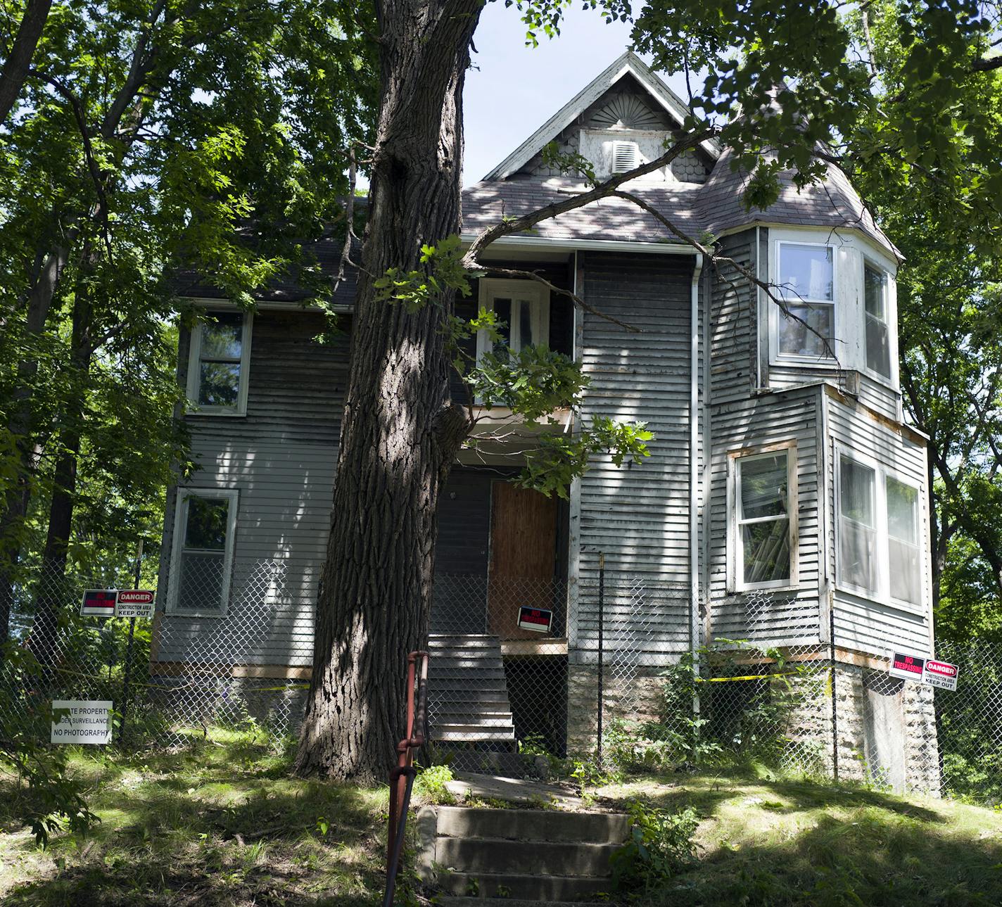 Home at 1522 Hillside Ave.N. is owned by Nicole Curtis .Thursday July 1, 2016 in Minneapolis , MN.] Jerry Holt /Jerry.Holt@Startribune.com