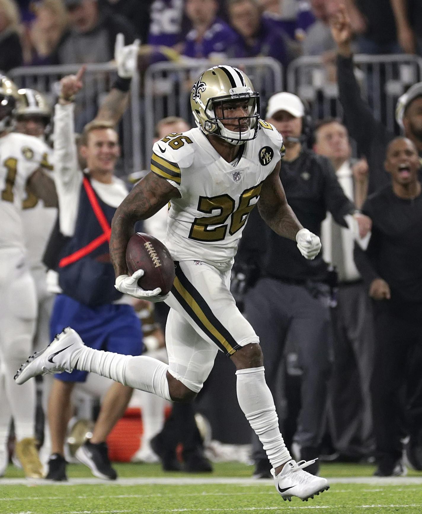 Saints P.J. Williams heads to the endzone with a pick 6 in the 3rd quarter. ] Minnesota Vikings VS New Orleans Saints, U.S. Bank Stadium.
BRIAN PETERSON &#xef; brian.peterson@startribune.com
Minneapolis, MN 10/28/2018