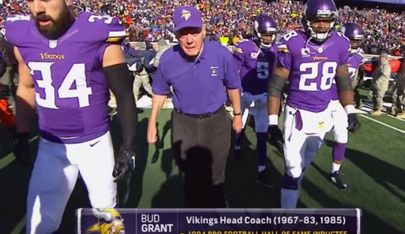 Former Vikings coach Bud Grant walks on the field at TCF Bank Stadium in minus-6 degree temperatures to do a coin toss without a coat on.