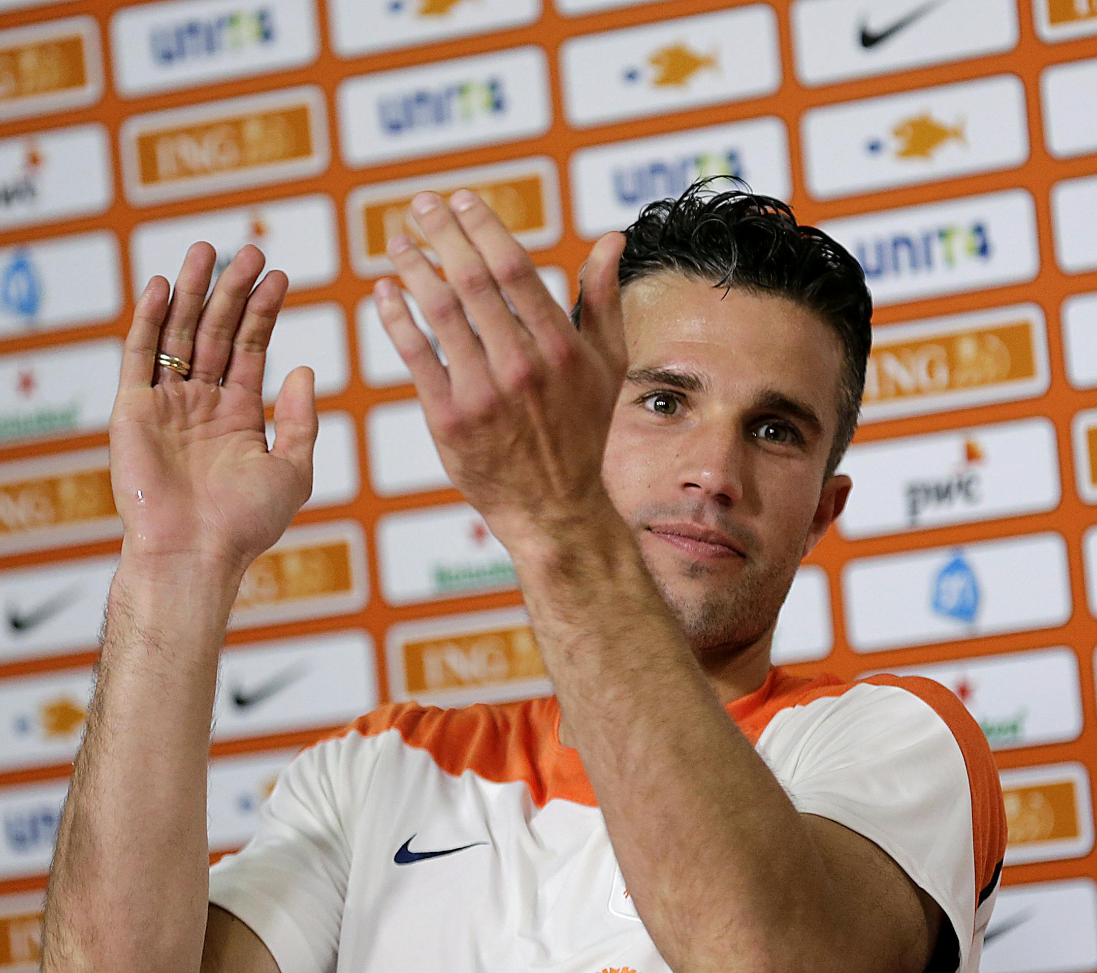 Netherlands soccer player Robin van Persie, applauds during a press conference in Rio de Janeiro, Brazil, Sunday June 8, 2014. The Netherlands play in group B of the 2014 soccer World Cup. (AP Photo/Wong Maye-E)
