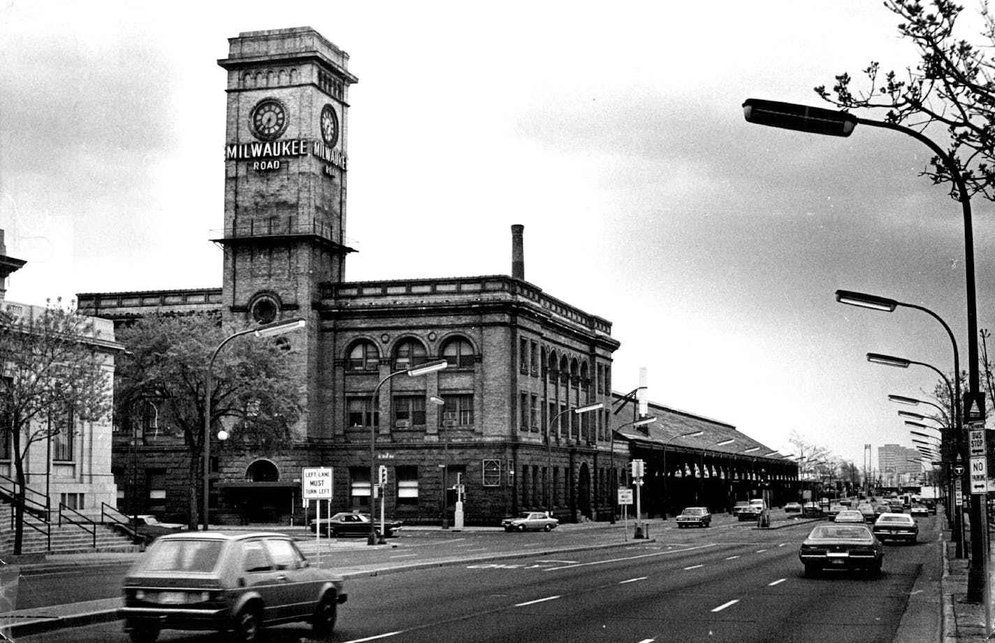 May 1, 1976 MILWAUKEE ROAD DEPOT AND TRAIN SHED It's for sale; may be bought by the city The depot hasn't been used as a passenger station since May 1971. The 3-story building recently was remodeled and is used as offices by Milwaukee Road accounting, engineering and other personnel. The HRA staff report sketches four possible alternative uses for the depot and adjacent train shed. April 29, 1976 May 26, 1979 Tom Sweeney, Minneapolis Star Tribune