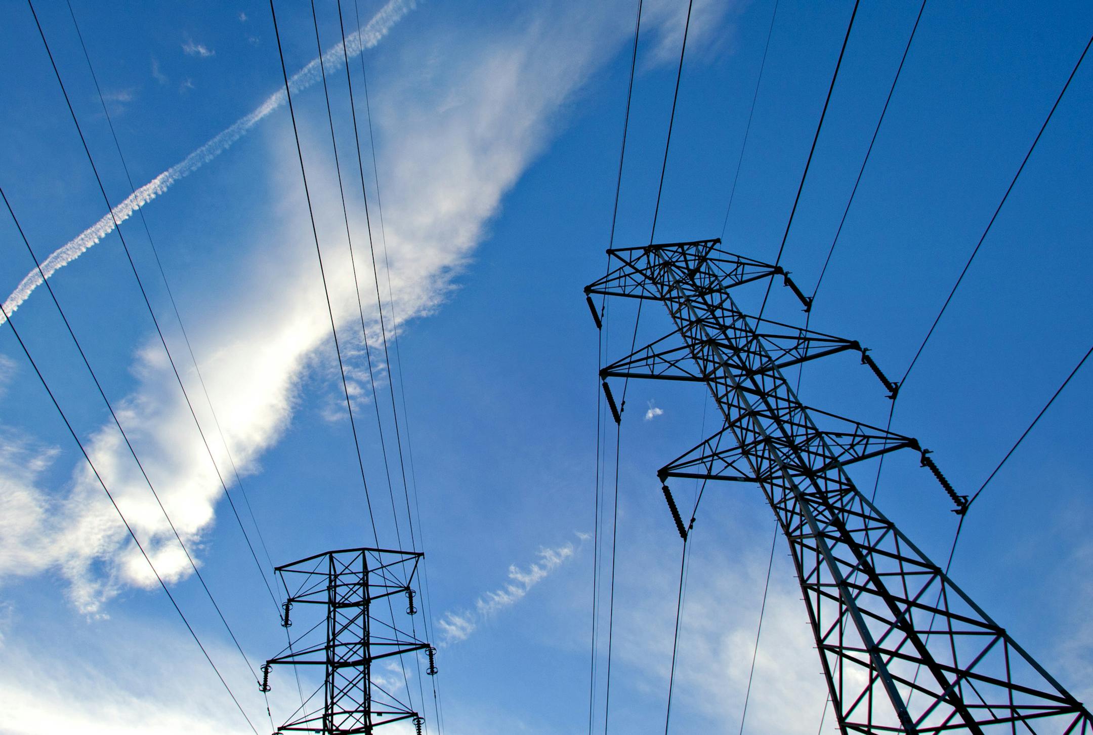 Power transmission lines are suspended from electricity pylons in Clifton, New Jersey, U.S., on Tuesday, Aug. 17, 2010. U.S. electrical output rose 6.2 percent to 94,254 gigawatthours from a year earlier during the week ending Aug. 14. About 45 percent of U.S. electricity will come from coal plants and 22 percent from natural gas power facilities this year, according to the Energy Department. Photographer: Steve Hockstein/Bloomberg ORG XMIT: 103645948