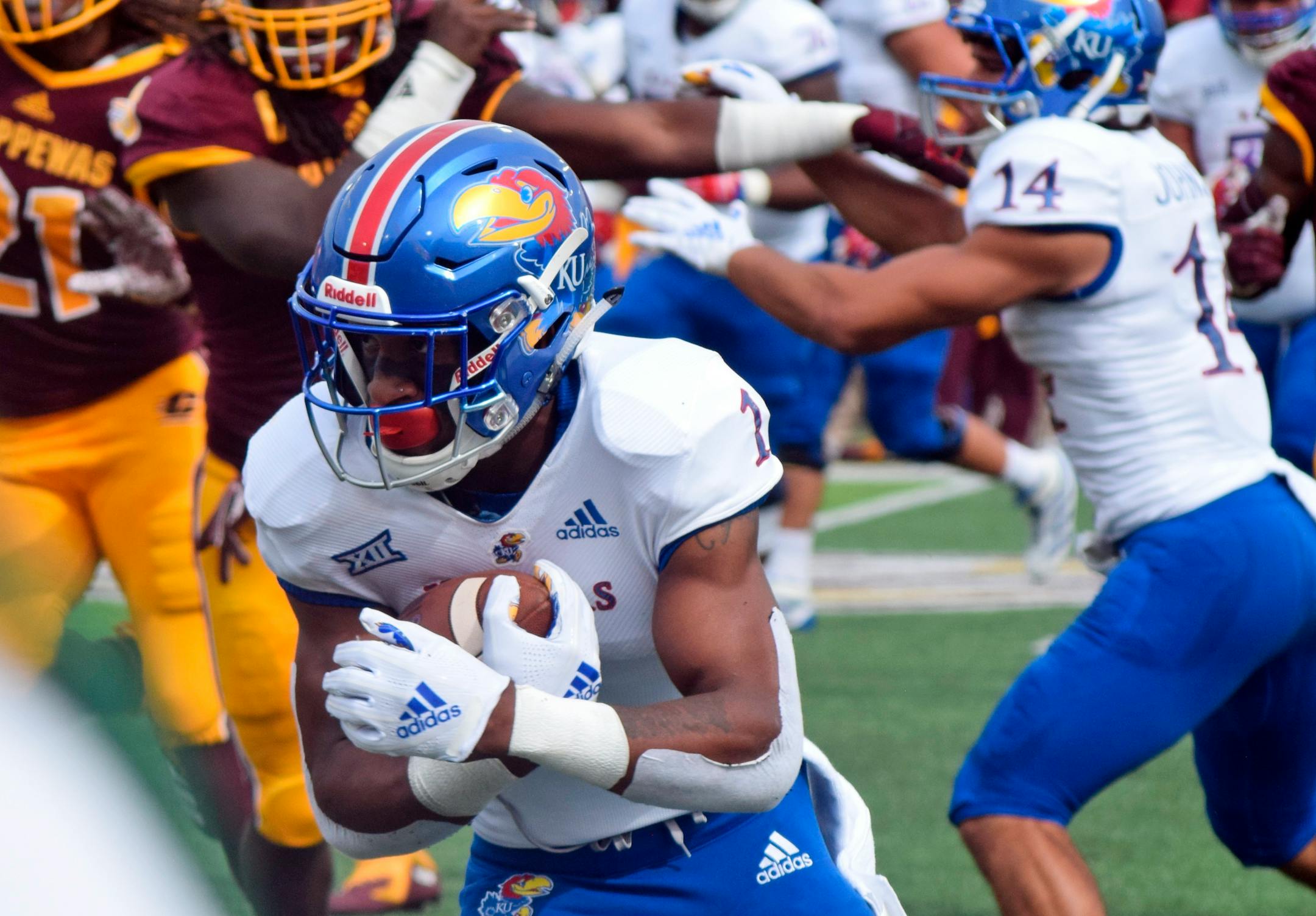Kansas running back Pooka Williams Jr. carries the ball against Central Michigan