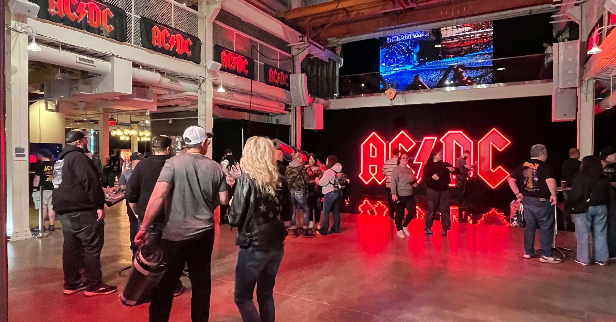 Minneapolis’ AC/DC Dive Bar is now open to salute those about to rock ...