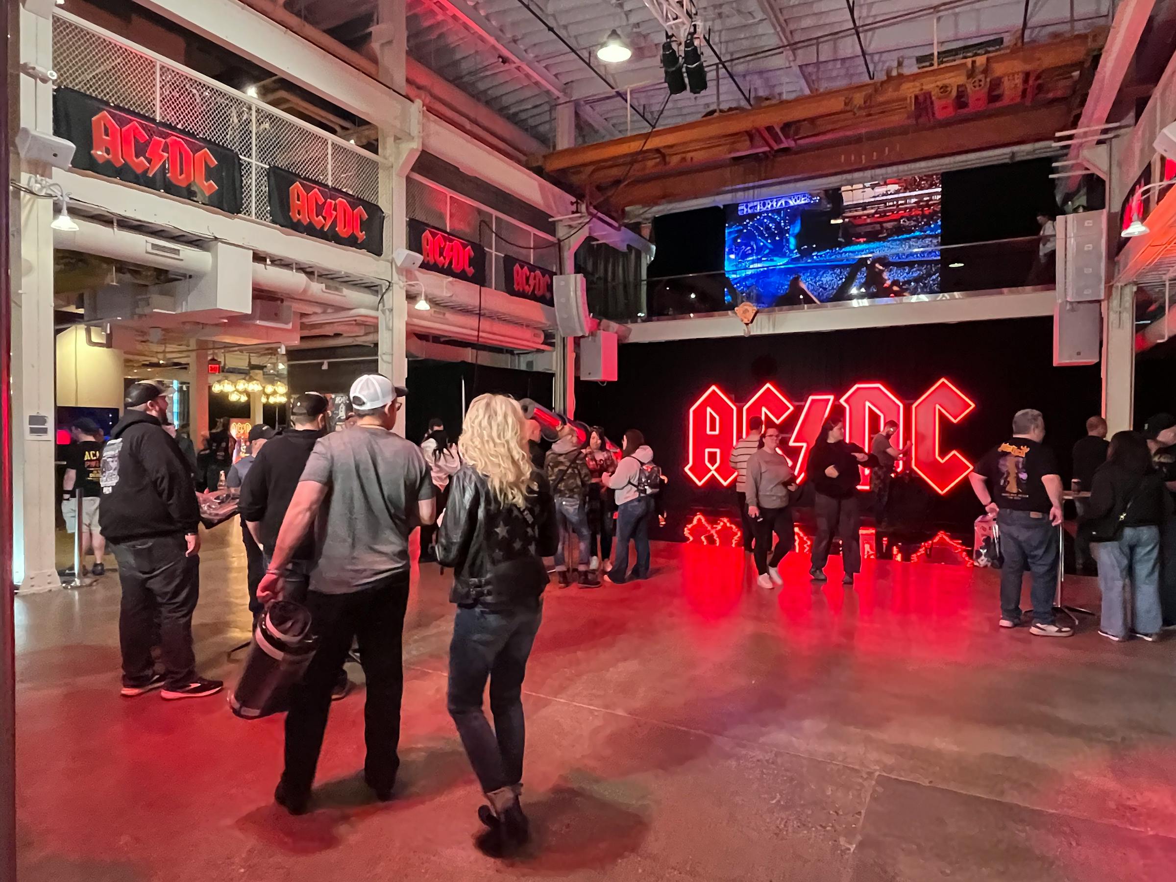 Minneapolis’ AC/DC Dive Bar is now open to salute those about to rock ...