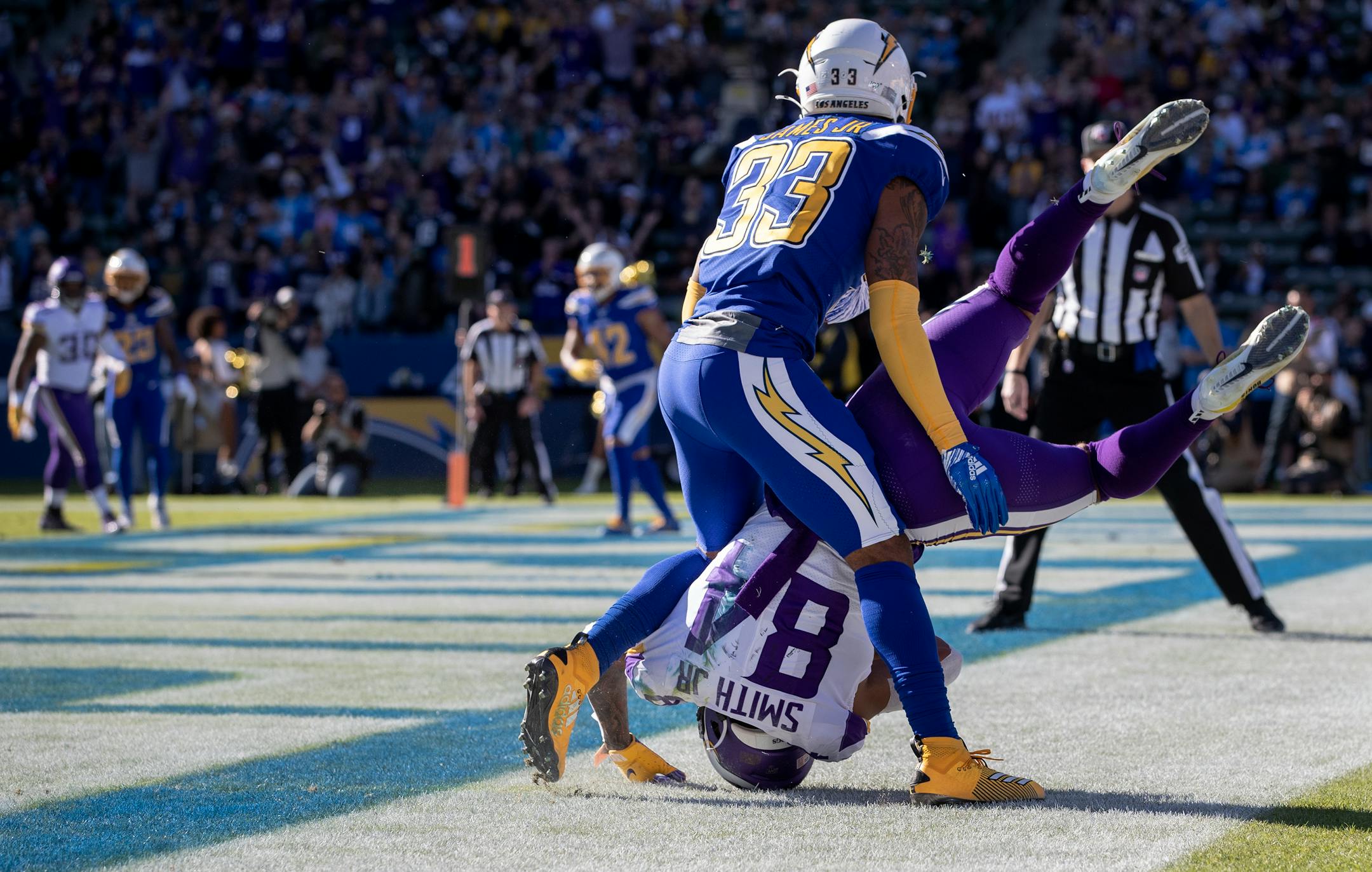 Vikings tight end Irv Smith Jr. caught a touchdown pass against Los Angeles Chargers safety Derwin James in the first quarter.