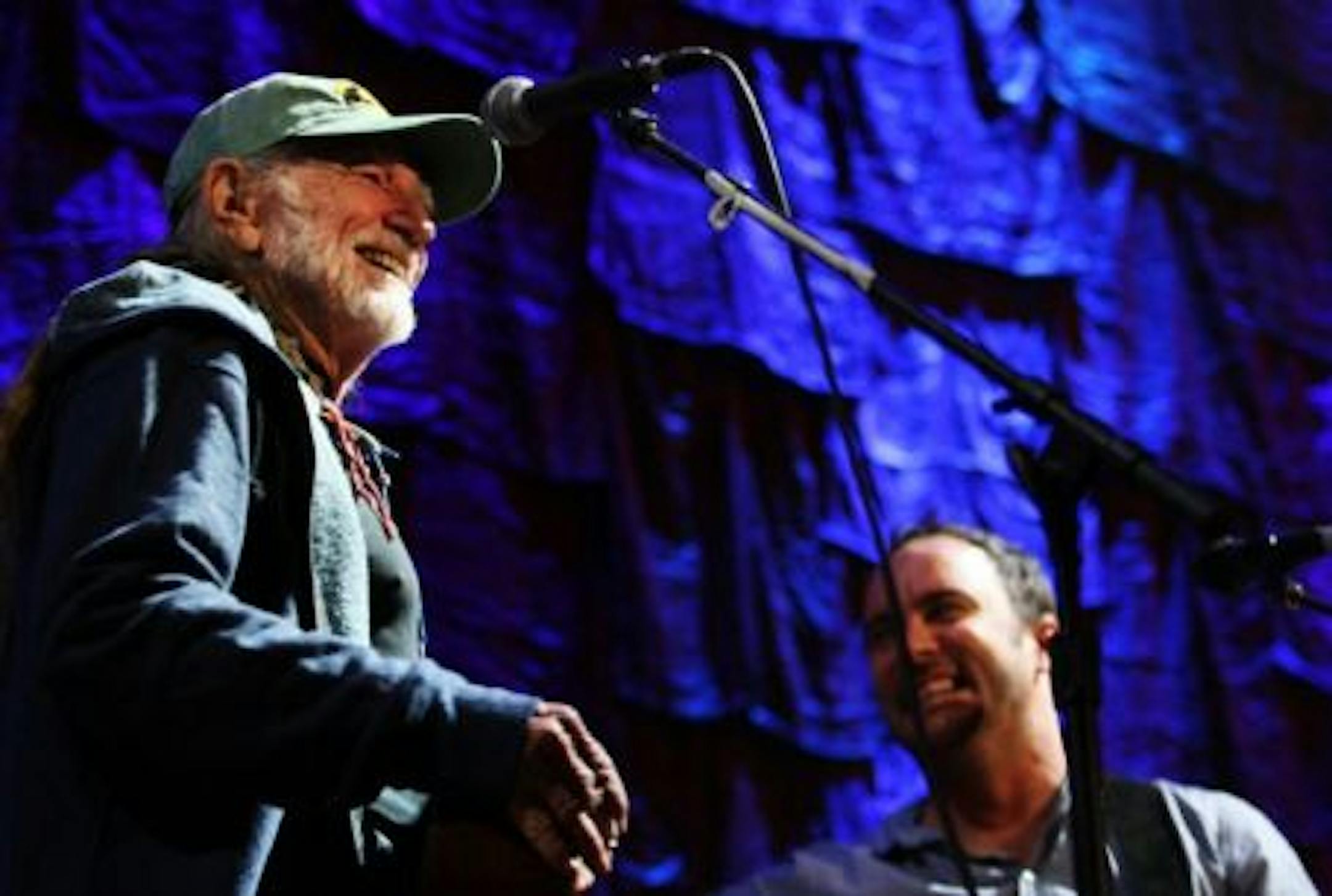 Willie Nelson and Dave Matthews at Farm Aid 2009 in St. Louis / Emily Rasinski, Associated Press